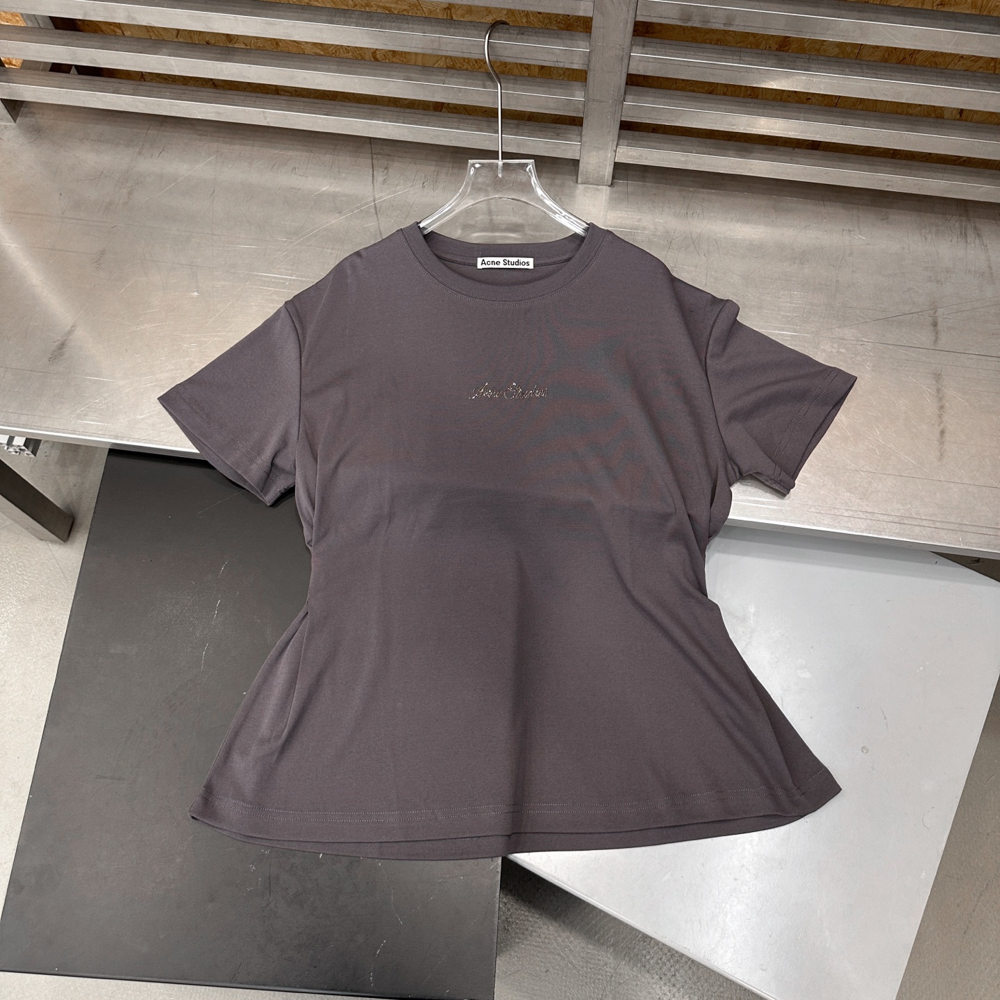 Acne ｜ 新款短袖t，品牌经典烫钻标，特别收腰款式，休闲时尚，尺码sml