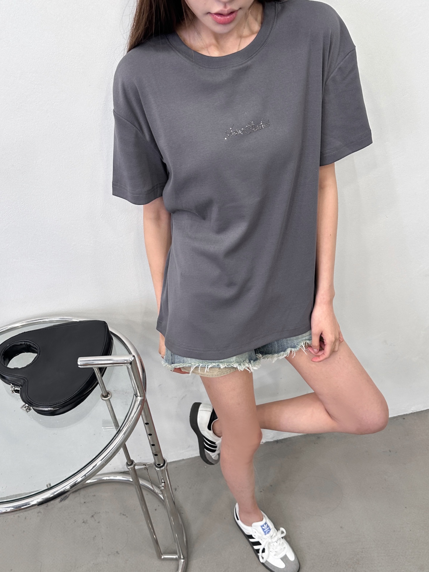 Acne ｜ 新款短袖t，品牌经典烫钻标，特别收腰款式，休闲时尚，尺码sml