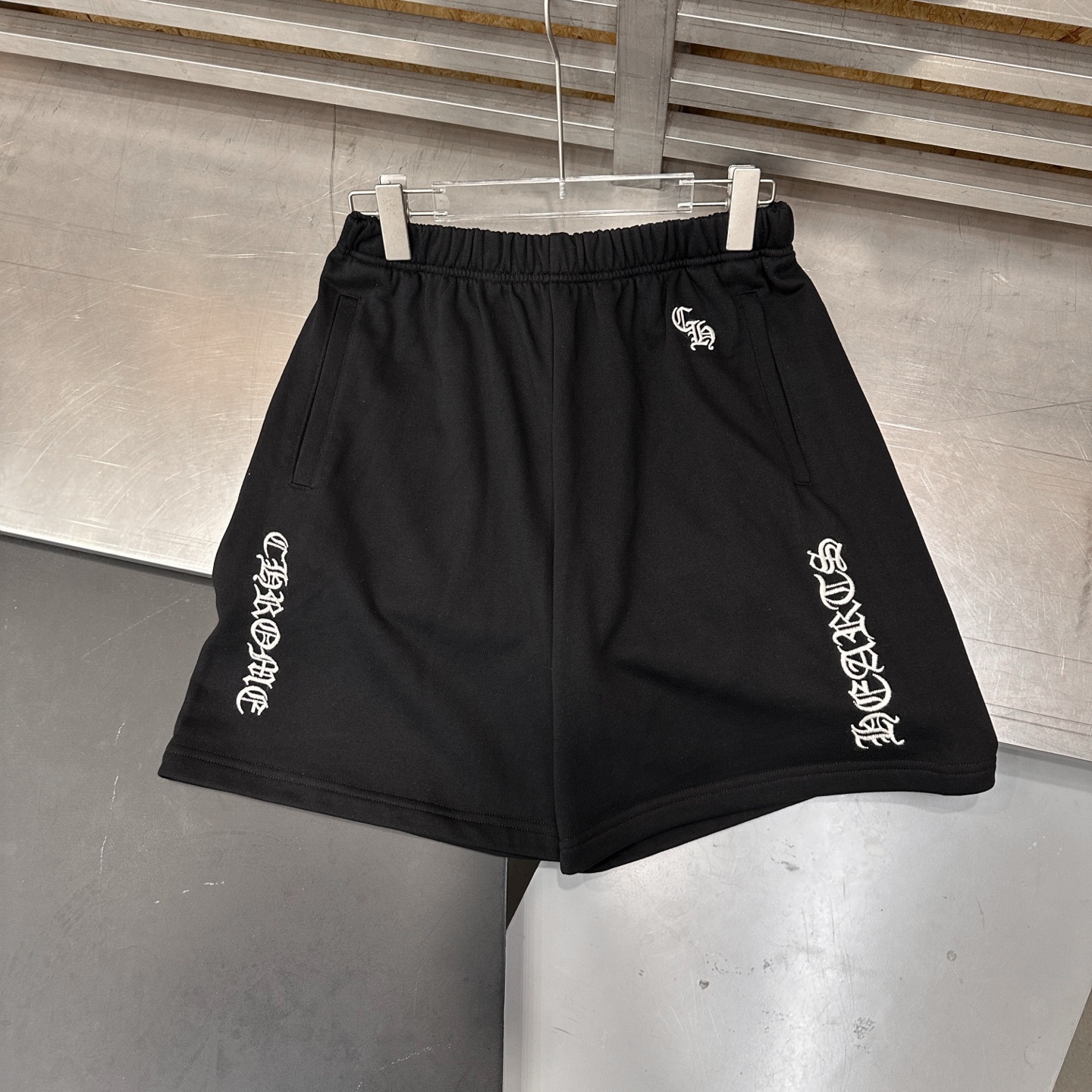 克罗心 ｜ 新款休闲短裤，成衣洗水加多处刺绣工艺，时尚休闲，男女同款，尺码sml