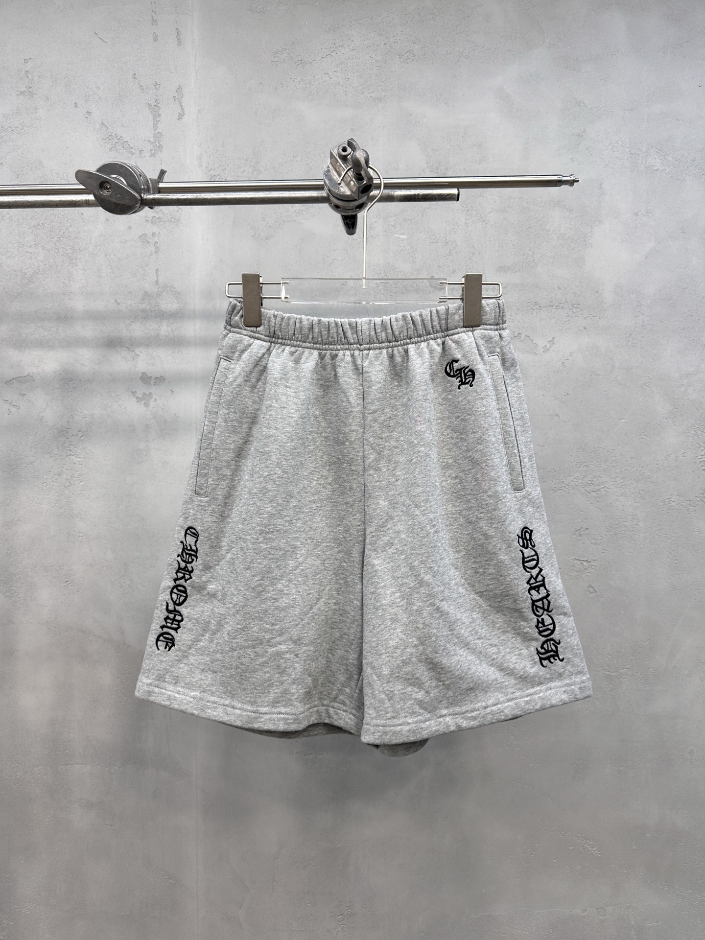 NO:889299,Chrome Hearts ｜ New casual shorts, ready-made clothes washed with multiple embroidery techniques, fashionable and casual, same style for men and women, size sml, Chrome Hearts-clothing, chrome hearts, shorts,19860909克罗心 ｜ 新款休闲短裤,成衣洗水加多处刺绣工艺,时尚休闲,男女同款,尺码sml,克罗心-服装,chrome hearts,shorts,,Women's clothing