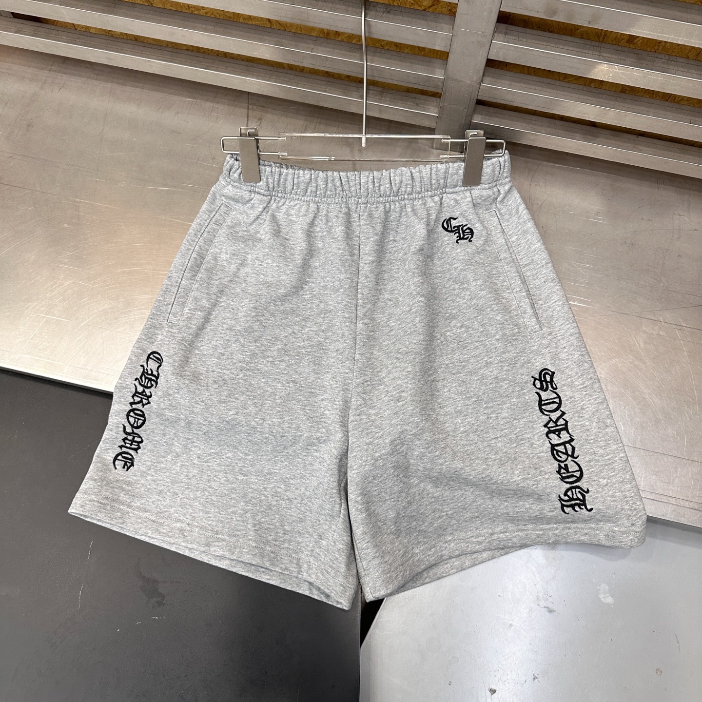 克罗心 ｜ 新款休闲短裤，成衣洗水加多处刺绣工艺，时尚休闲，男女同款，尺码sml