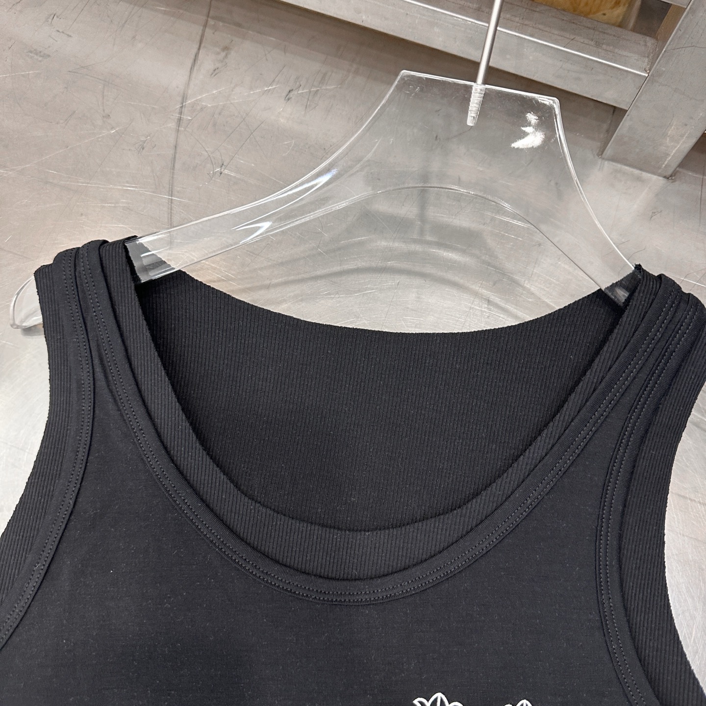 克罗心 ｜ 新款休闲背心，进口天丝面料，品牌经典多处印花图案，时尚休闲，尺码sml