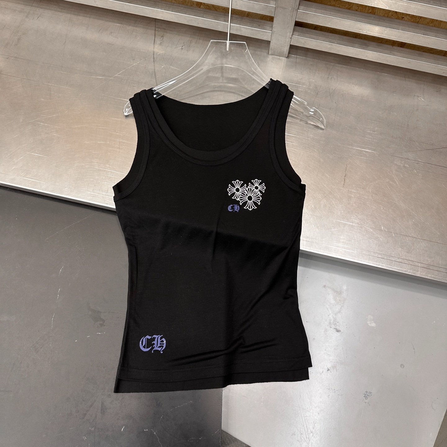 克罗心 ｜ 新款休闲背心，进口天丝面料，品牌经典多处印花图案，时尚休闲，尺码sml