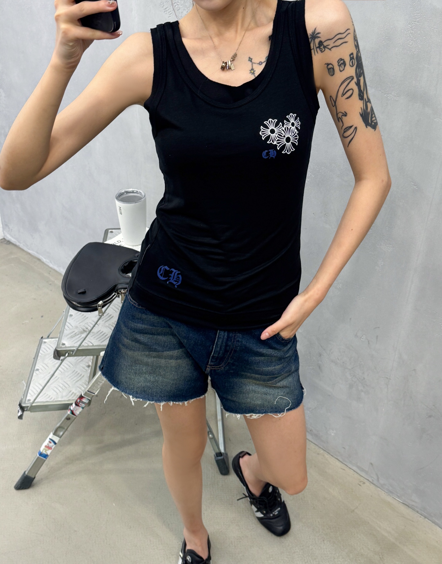 克罗心 ｜ 新款休闲背心，进口天丝面料，品牌经典多处印花图案，时尚休闲，尺码sml