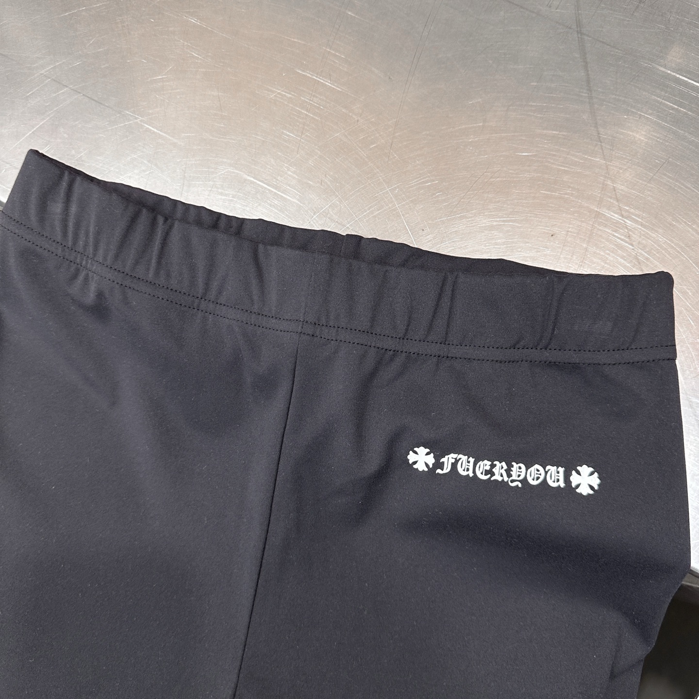 克罗心 ｜ 新款骑行裤，品牌字母多处印花工艺，运动休闲，尺码sml