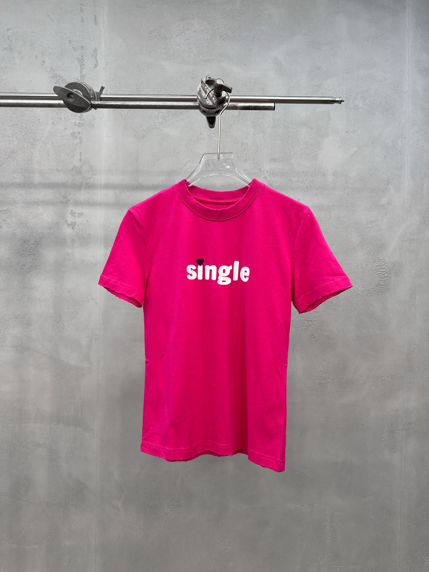 NO:889291,Paris ｜ New short-sleeved t-shirt, ready-to-wear washed, milled and cracked printing process, casual fashion, size sml, Balenciaga-clothing, balenciaga, T-shirt,19860909巴黎 ｜ 新款短袖t,成衣洗水吊磨加裂浆印花工艺,休闲时尚,尺码sml,巴黎世家-服装,balenciaga,T-shirt,,Women's clothing