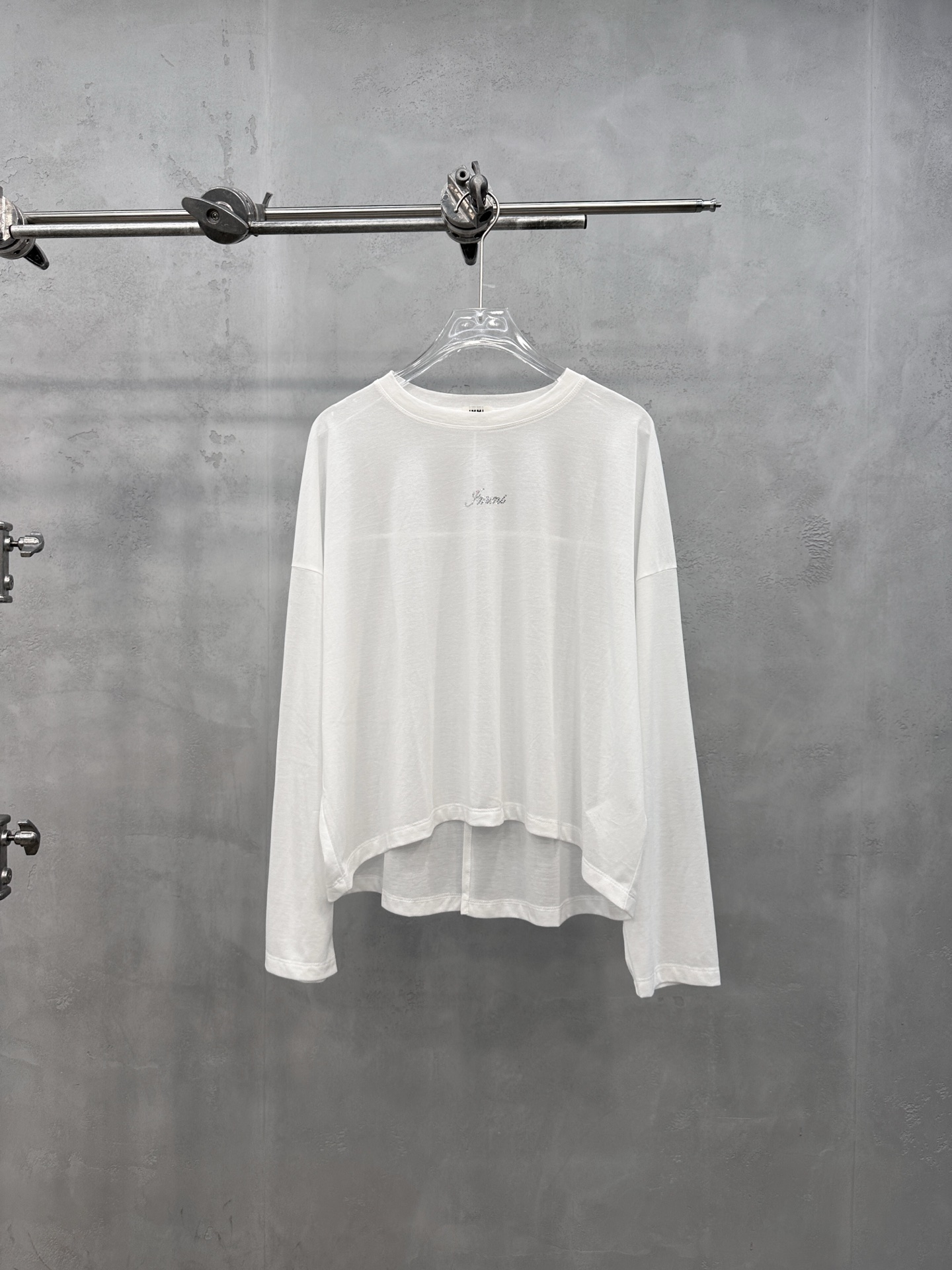 NO:889267,immi | New long-sleeved blouse, brand classic hot diamond logo, imported strong adhesive cotton fabric, structural style design, casual fashion, size sml, Miu Miu-clothing,19860909immi ｜ 新款长袖罩衫,品牌经典烫钻标,进口强粘棉面料,结构款式设计,休闲时尚,尺码sml,缪缪-服装,,Women's clothing