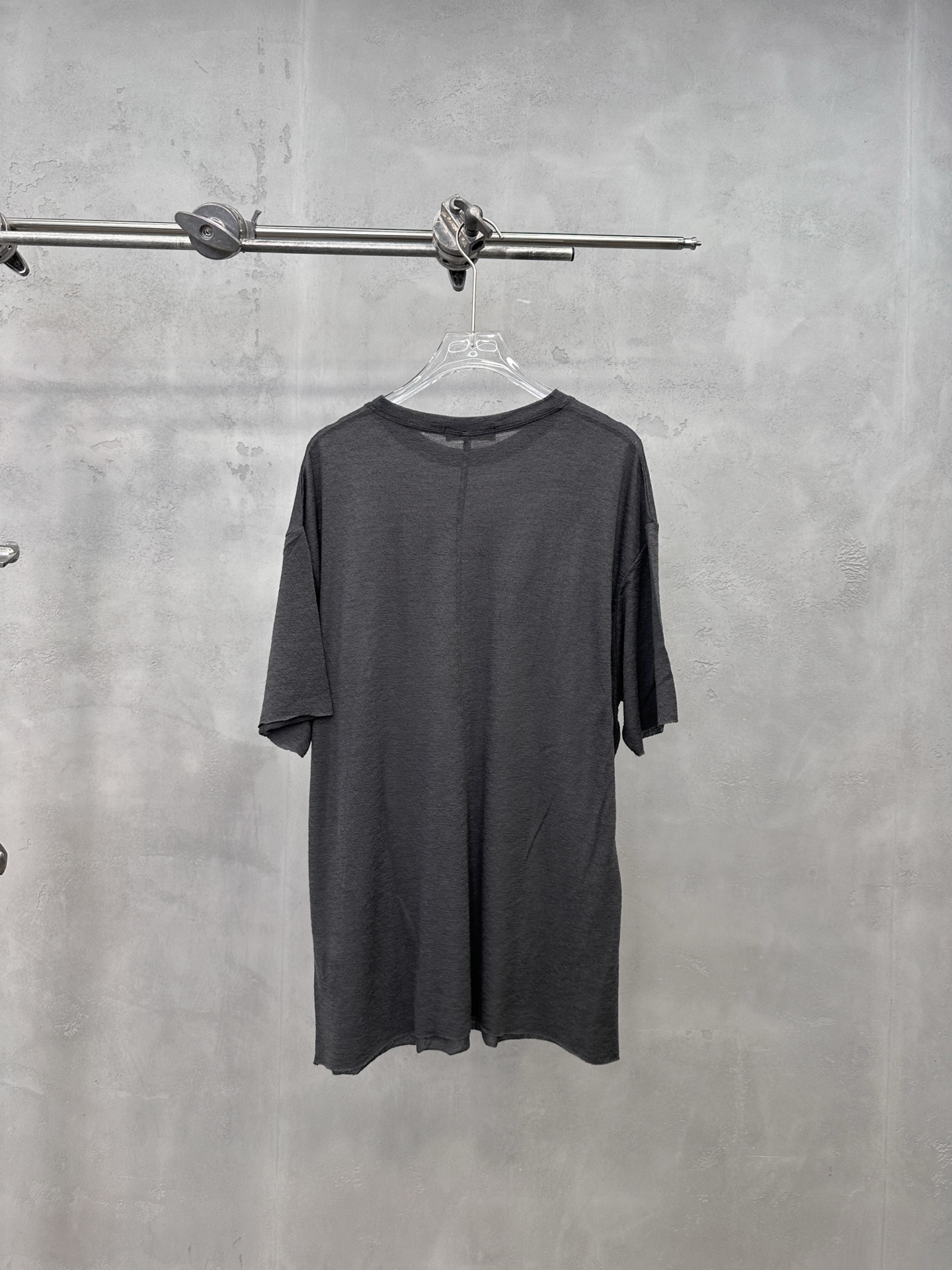 lP🆕 ｜ 新款短袖t，品牌经典刺绣标，100%羊毛面料，简单高级，男女同款，尺码sml