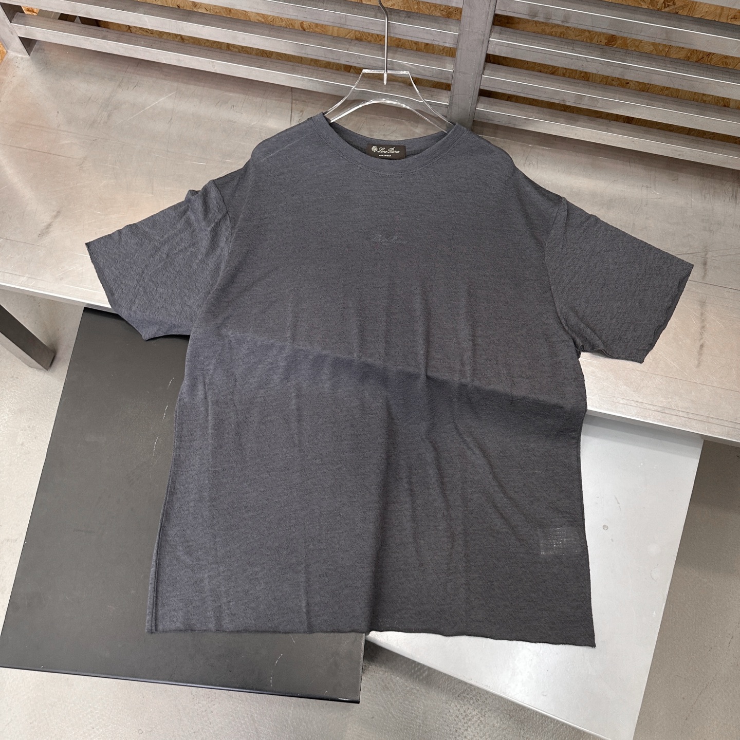 lP🆕 ｜ 新款短袖t，品牌经典刺绣标，100%羊毛面料，简单高级，男女同款，尺码sml