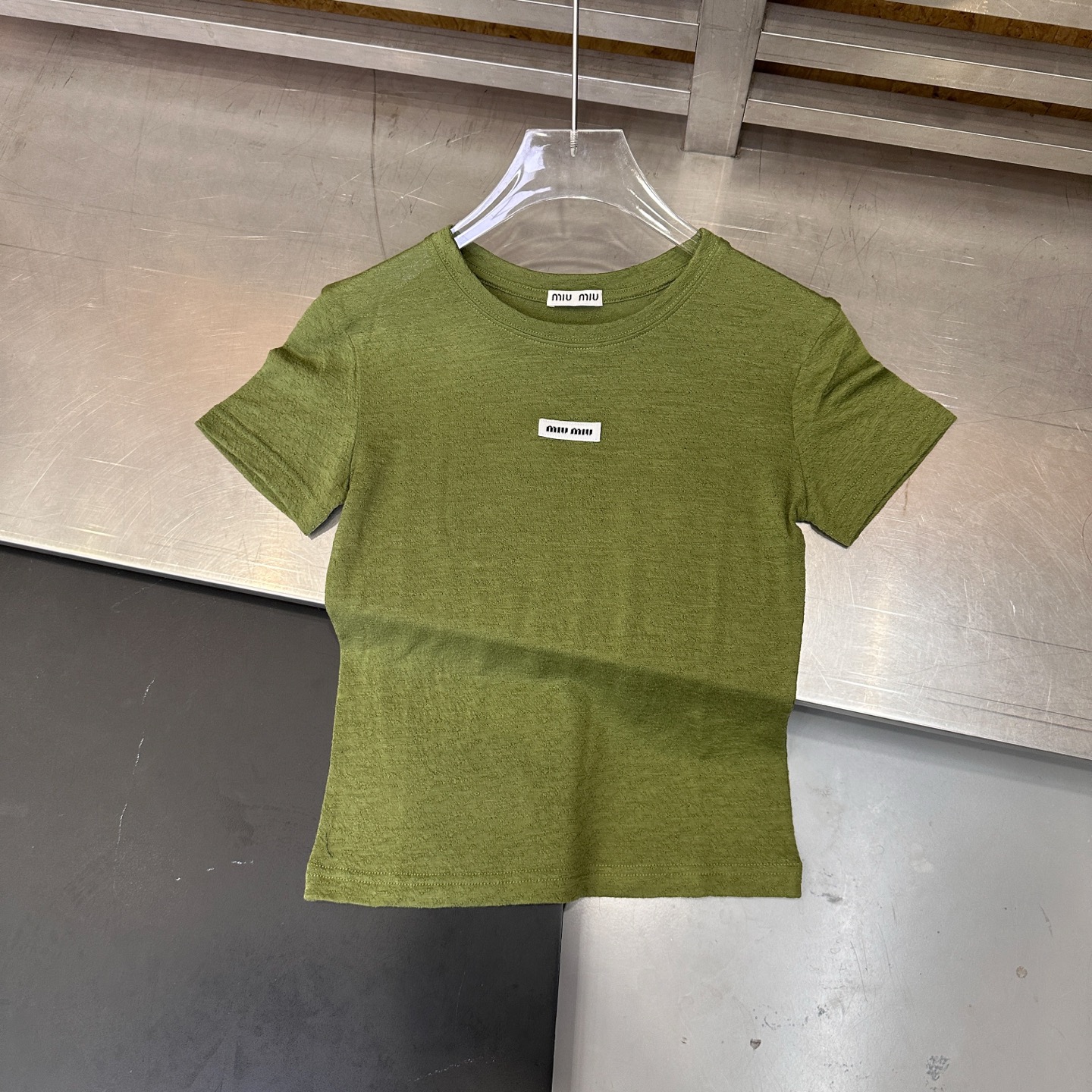 Miu ｜ 新款短袖t，品牌经典刺绣标，100%羊毛进口面料，休闲时尚，尺码sml