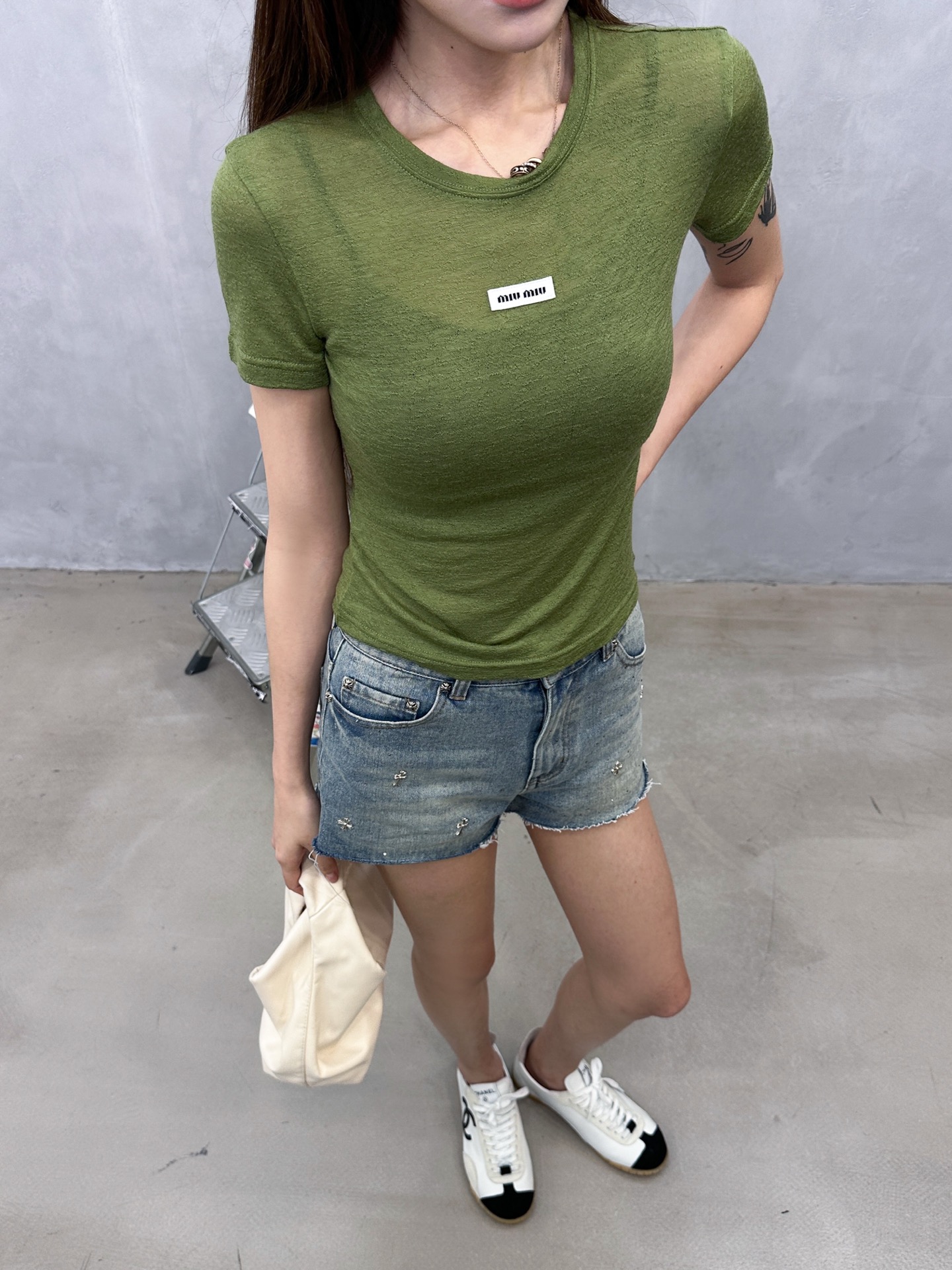 Miu ｜ 新款短袖t，品牌经典刺绣标，100%羊毛进口面料，休闲时尚，尺码sml
