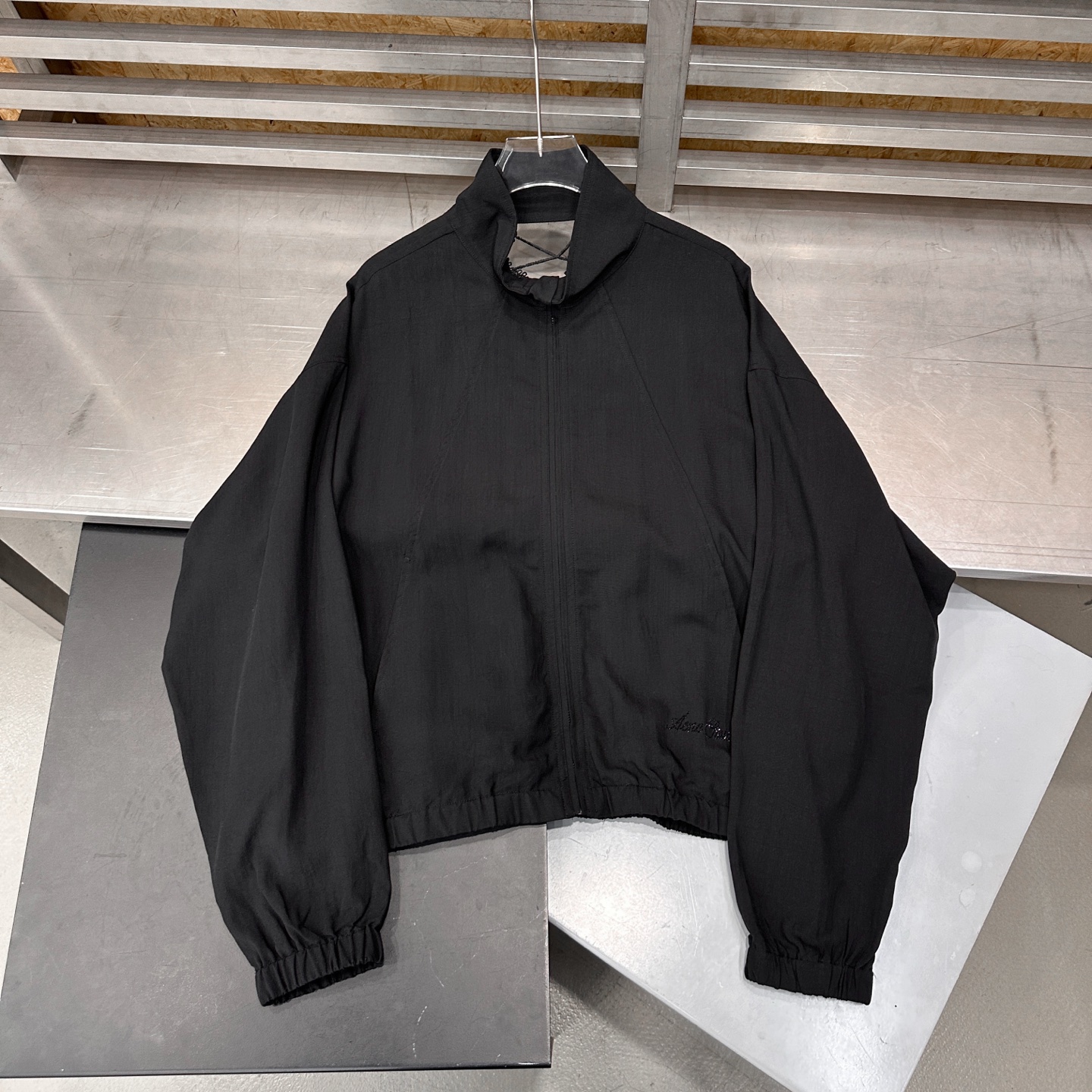 Acne ｜ 新款休闲上衣，进口莱赛尔亚麻面料，后背蕾丝拼接做工，品牌经典烫钻标，时尚休闲，尺码sml