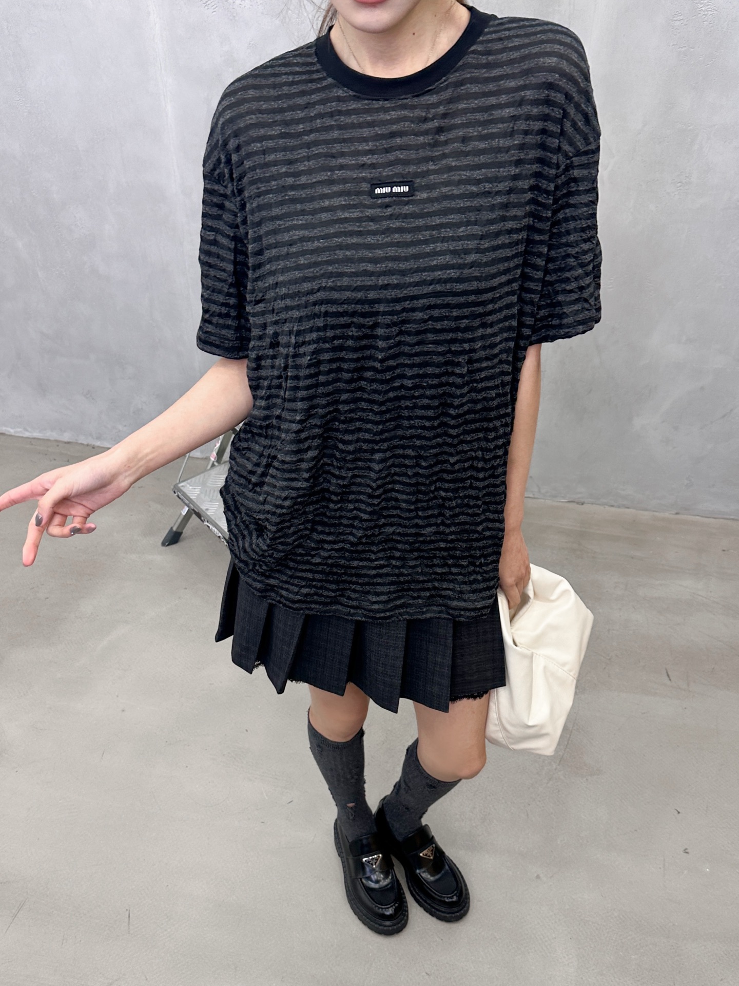 Miu ｜ 新款短袖t，进口特殊粘纤色织条纹面料，品牌经典刺绣标，休闲时尚，尺码sml