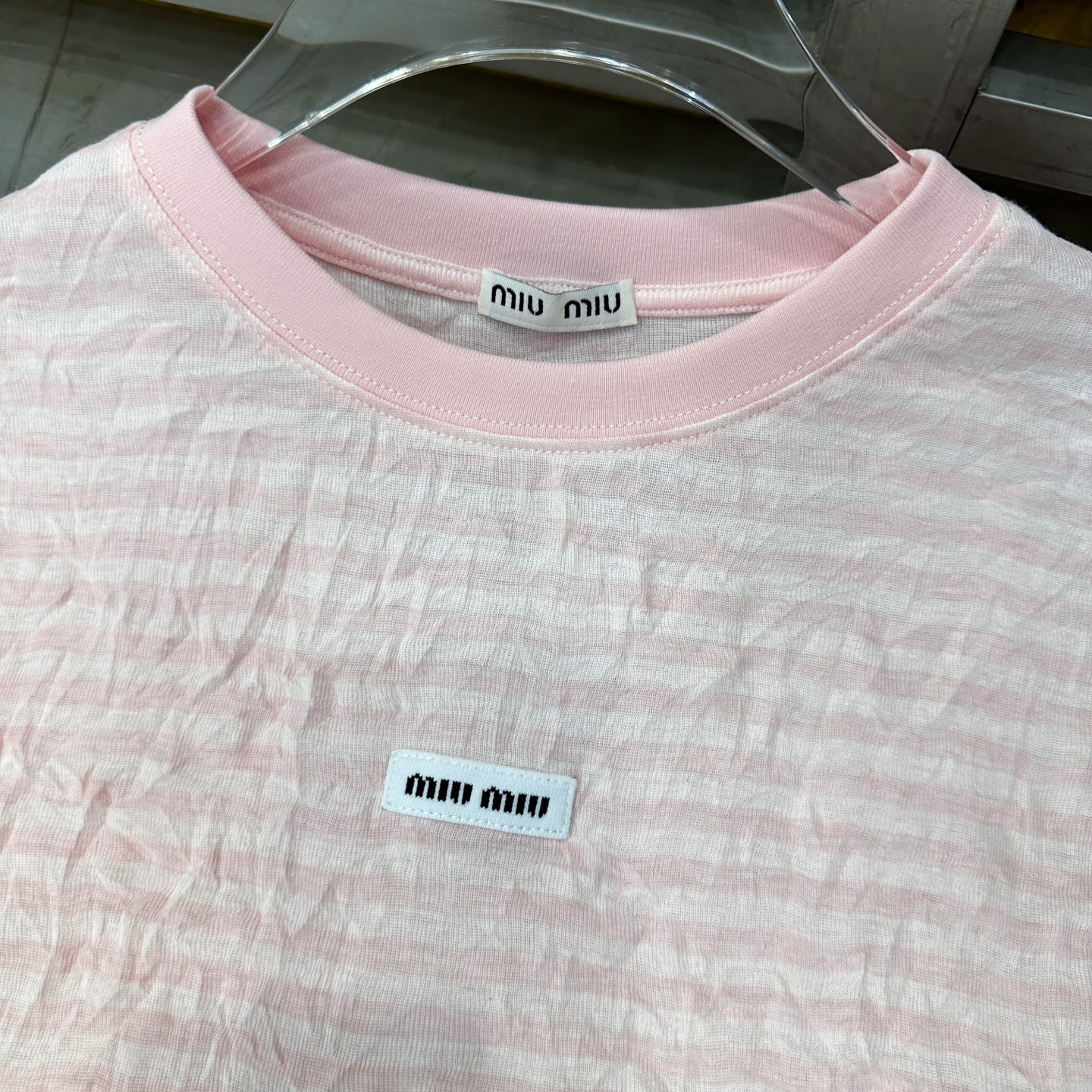 Miu ｜ 新款短袖t，进口特殊粘纤色织条纹面料，品牌经典刺绣标，休闲时尚，尺码sml