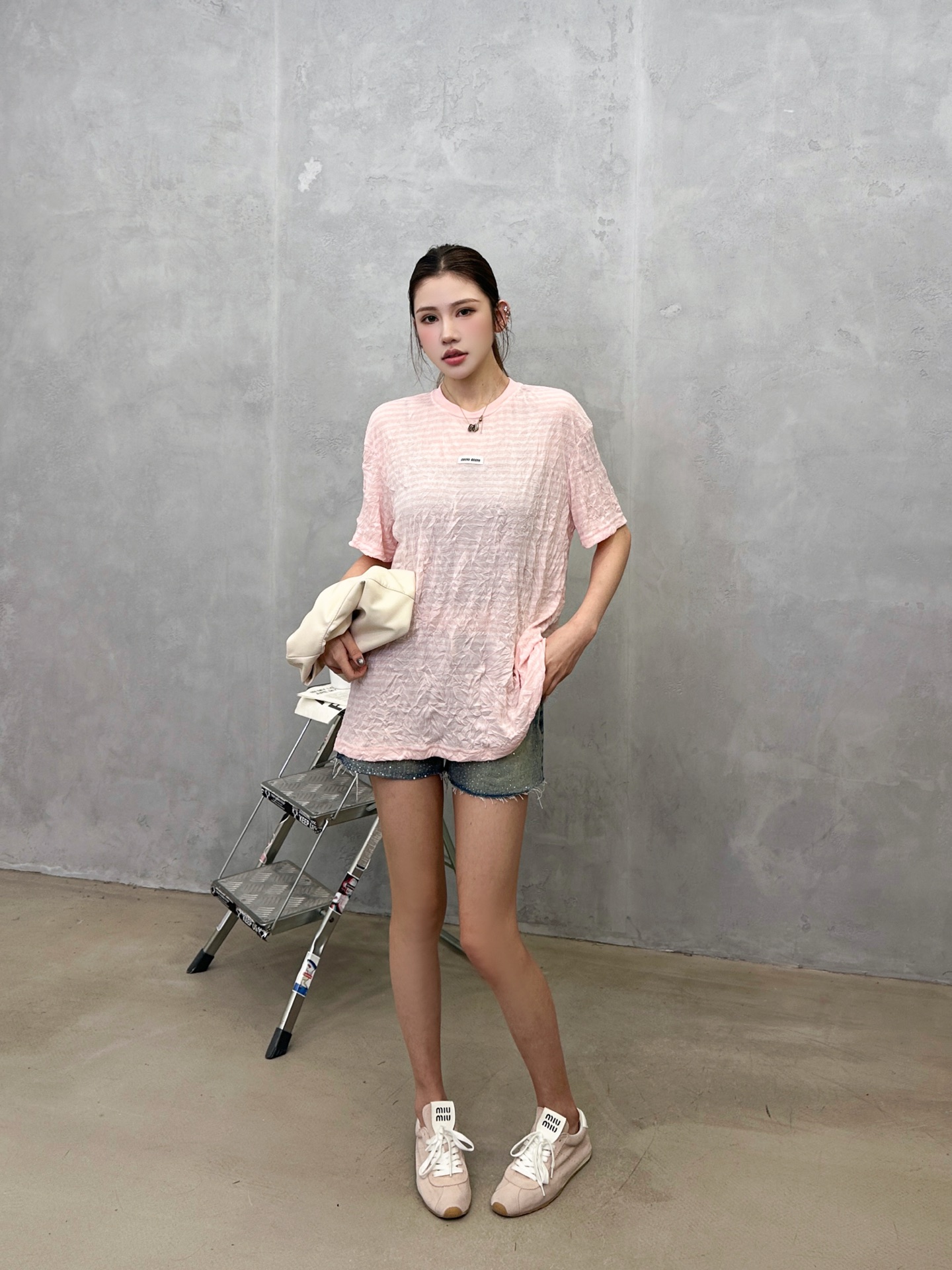 Miu ｜ 新款短袖t，进口特殊粘纤色织条纹面料，品牌经典刺绣标，休闲时尚，尺码sml