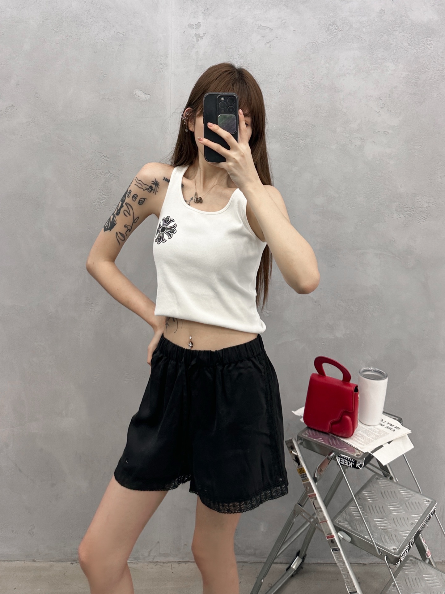 Acne ｜ 新款休闲短裤，品牌经典烫钻标，天丝混纺面料拼接蕾丝款式设计，时尚休闲，尺码sml