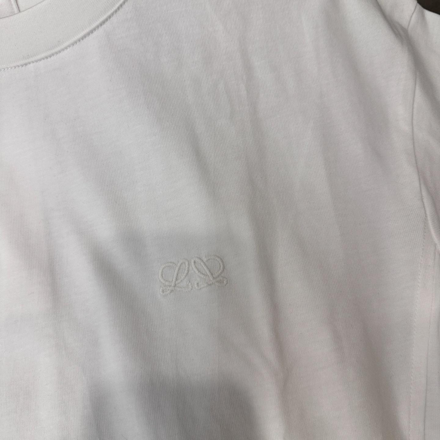Loewe ｜ 新款短袖t，品牌经典刺绣标，特别结构款式设计，休闲时尚，尺码sml