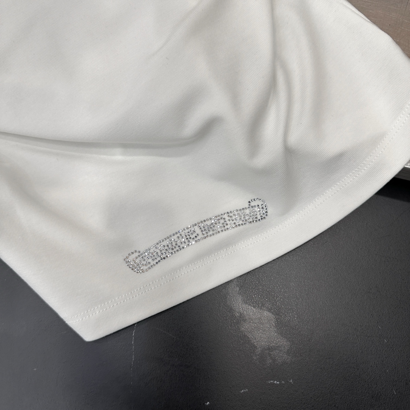 克罗心 ｜ 新款短袖t，品牌经典字母烫钻工艺，进口莫代尔羊毛面料，休闲时尚，尺码sml