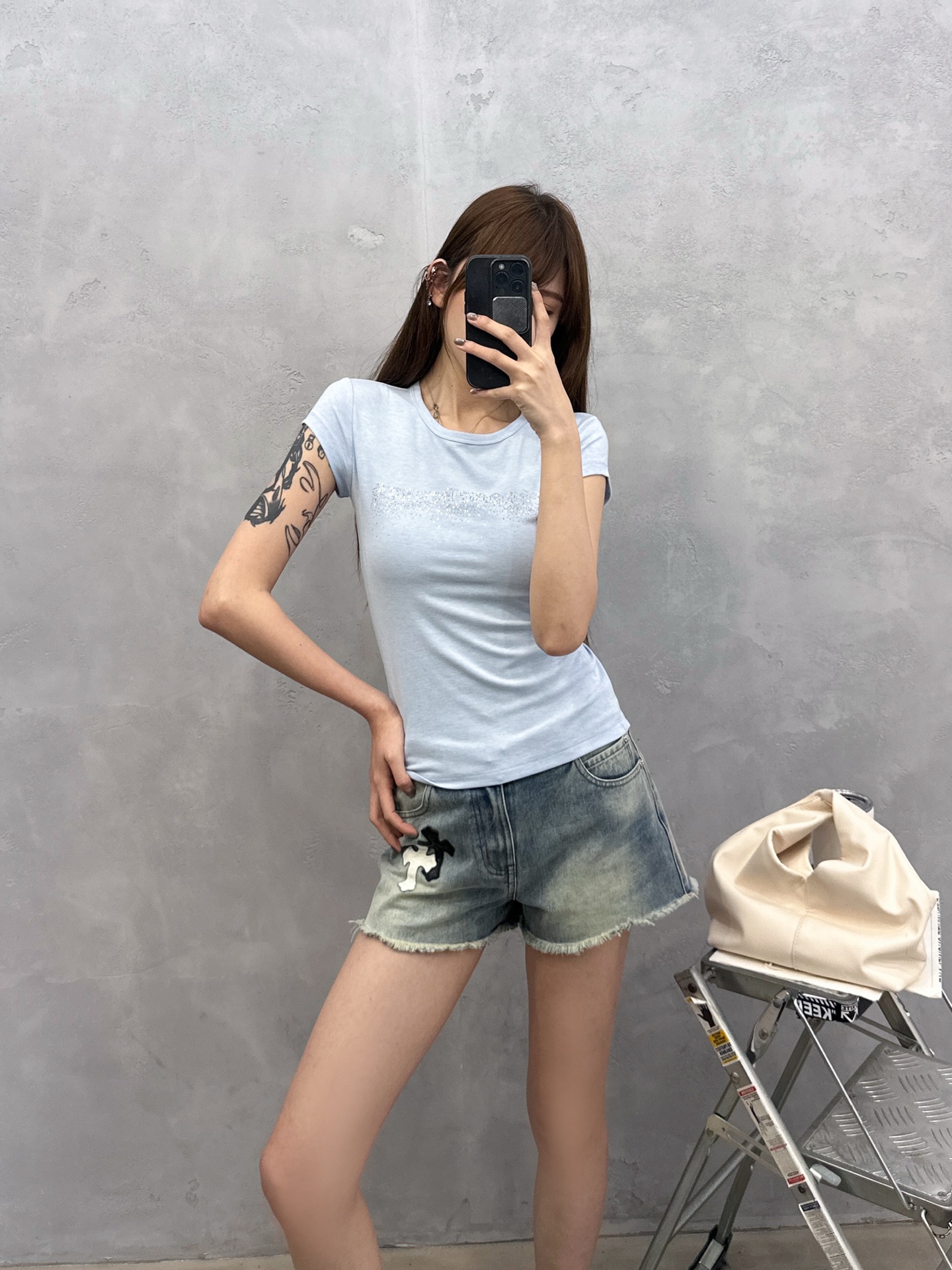 克罗心 ｜ 新款短袖t，品牌经典字母烫钻工艺，进口莫代尔羊毛面料，休闲时尚，尺码sml