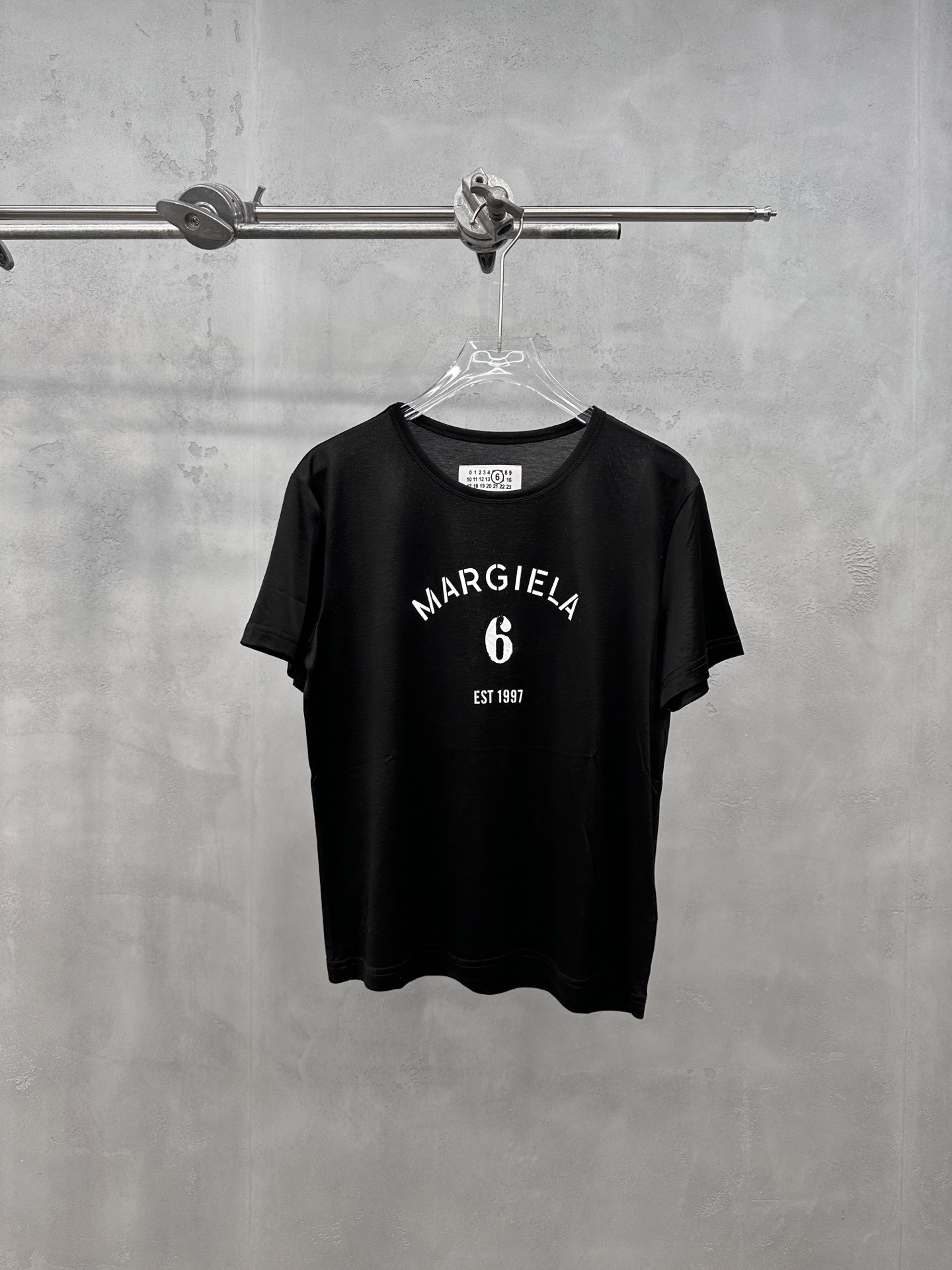 NO:923436,mm6 | New short-sleeved T-shirt, brand classic printing content, modal cotton fabric, comfortable and skin-friendly, casual and fashionable, size sml, women's clothing, masion margiela, T-shirt,19860909mm6 ｜ 新款短袖t,品牌经典印花内容,莫代尔棉面料,舒适亲肤,休闲时尚,尺码sml,女装,masion margiela,T-shirt,,Women's clothing