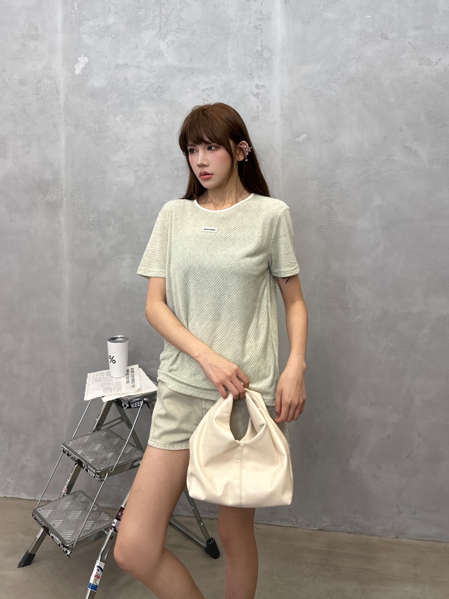 Miu ｜ 新款短袖t，品牌经典刺绣标，人棉混纺色织条纹面料，休闲时尚，尺码sml