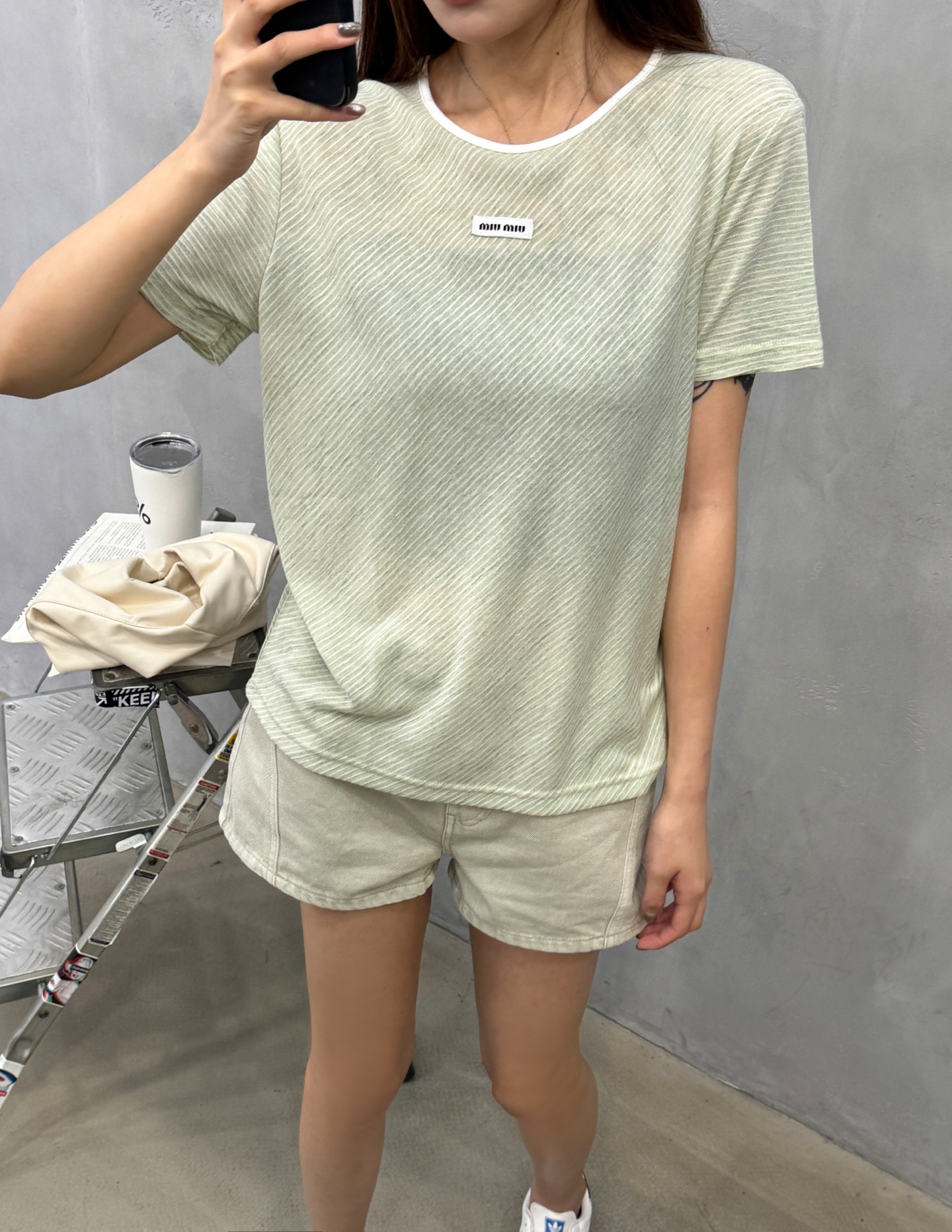 Miu ｜ 新款短袖t，品牌经典刺绣标，人棉混纺色织条纹面料，休闲时尚，尺码sml