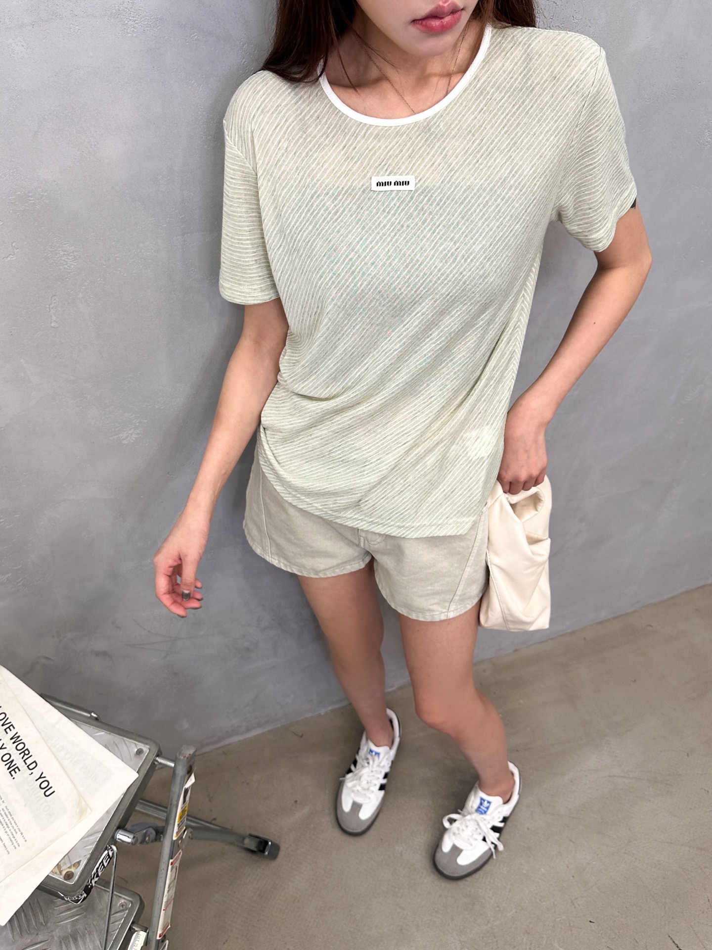 Miu ｜ 新款短袖t，品牌经典刺绣标，人棉混纺色织条纹面料，休闲时尚，尺码sml