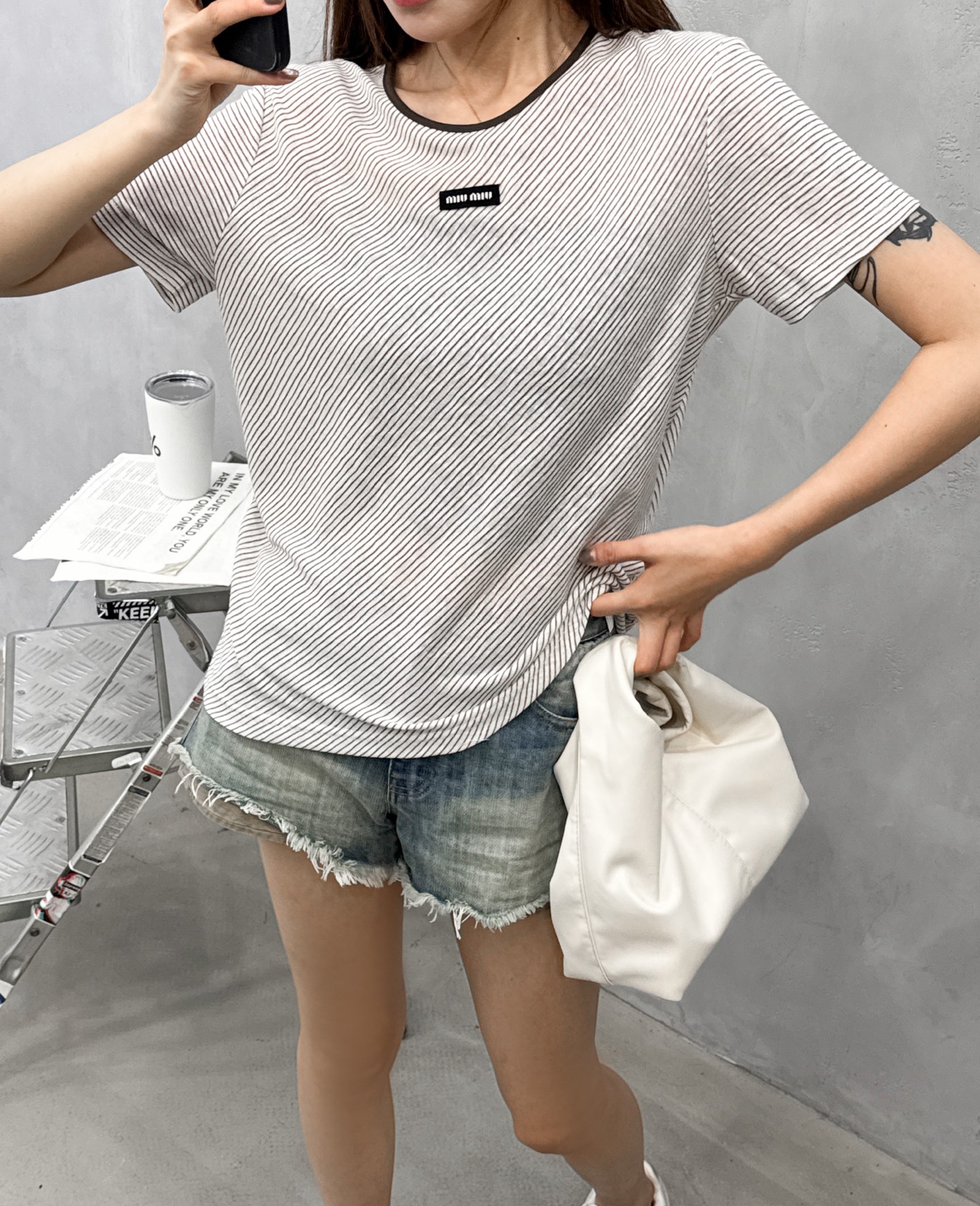 Miu ｜ 新款短袖t，品牌经典刺绣标，人棉混纺色织条纹面料，休闲时尚，尺码sml