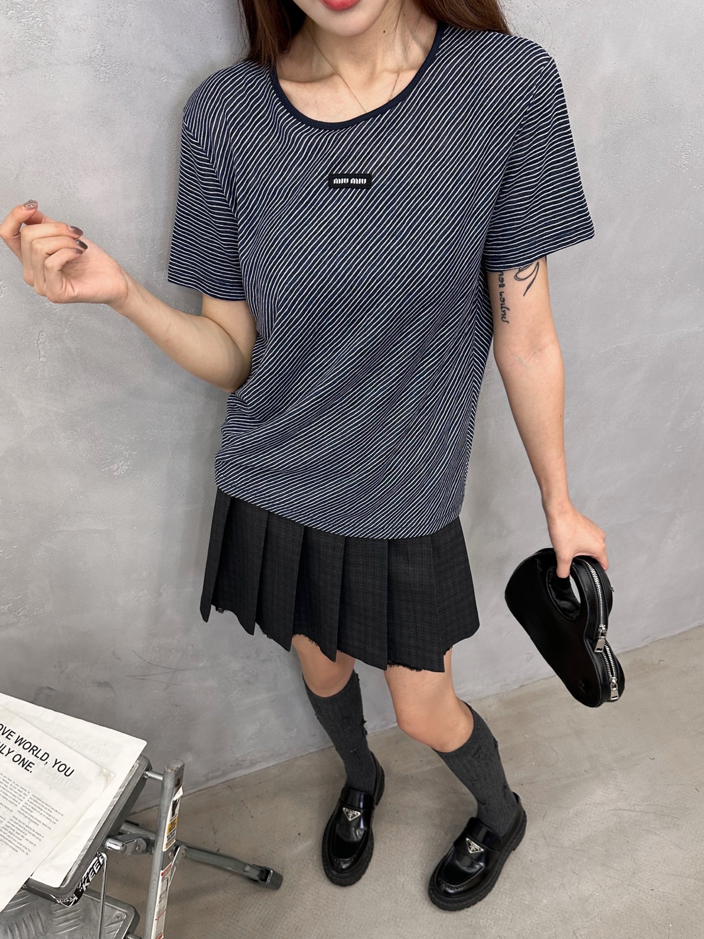 Miu ｜ 新款短袖t，品牌经典刺绣标，人棉混纺色织条纹面料，休闲时尚，尺码sml