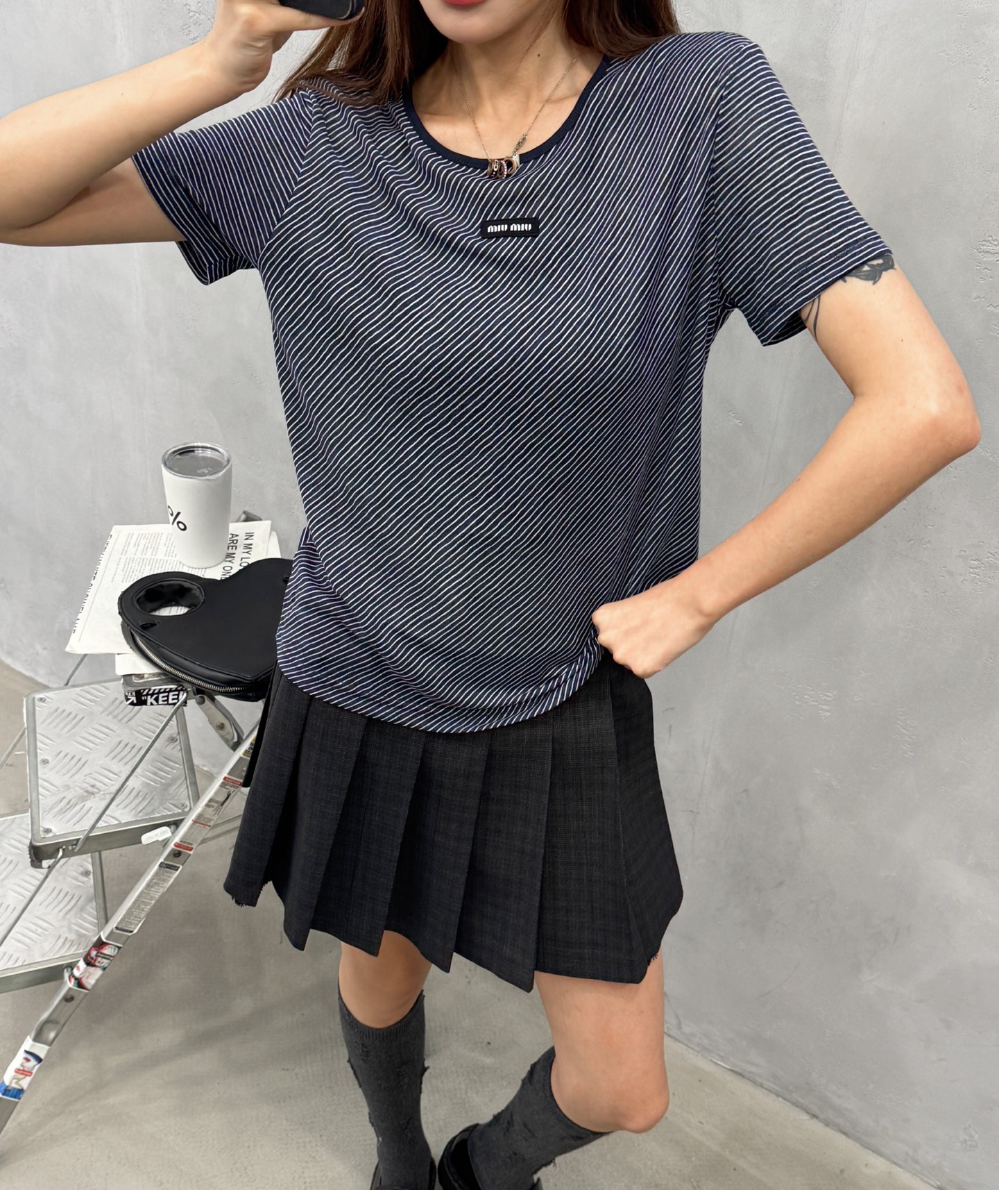Miu ｜ 新款短袖t，品牌经典刺绣标，人棉混纺色织条纹面料，休闲时尚，尺码sml