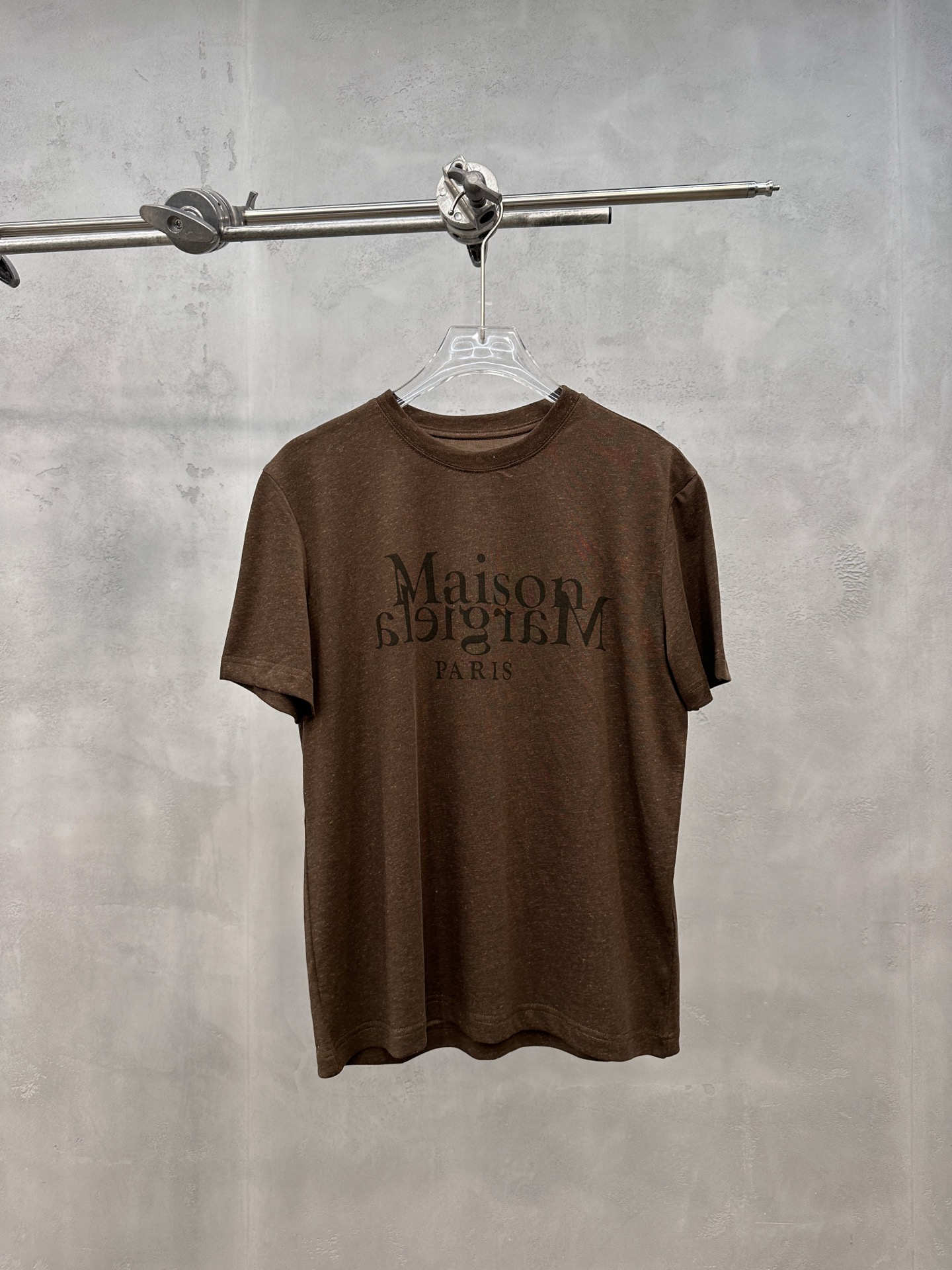 NO:923385,Margiela | New short-sleeved T-shirt, brand classic printing content, imported lyocell cotton and linen fabric, fashionable and casual, size sml, women's clothing, masion margiela, T-shirt,19860909马吉拉 ｜ 新款短袖t,品牌经典印花内容,进口莱赛尔棉麻面料,时尚休闲,尺码sml,女装,masion margiela,T-shirt,,Women's clothing