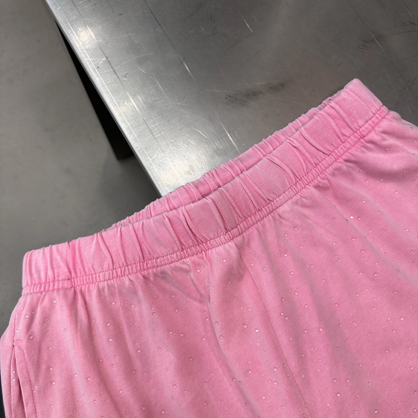 大王 ｜ 新款休闲裤，品牌经典刺绣标加成衣洗水炒色全身烫钻工艺，休闲时尚，尺码sml