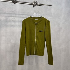Miu | 新款长袖开衫,品牌经典刺绣标,全棉坑条拉架面料,休闲时尚,尺码sml Miu | 新款长袖开衫,品牌经典刺绣标,全棉坑条拉架面料,休闲时尚,尺码sml