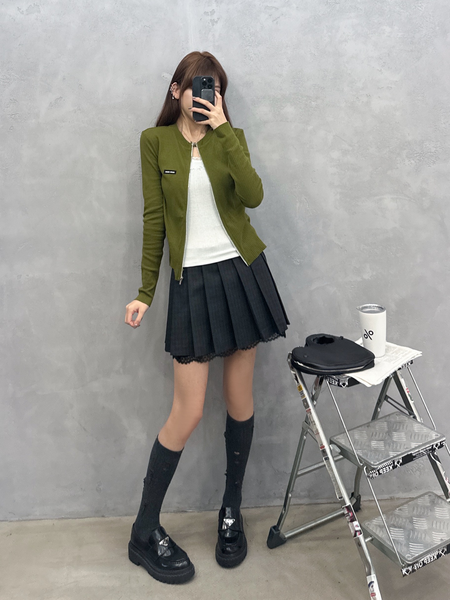 Miu ｜ 新款长袖开衫，品牌经典刺绣标，全棉坑条拉架面料，休闲时尚，尺码sml