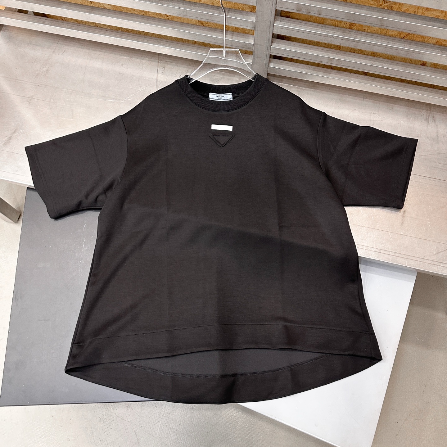 P家 ｜ 新款短袖，品牌经典刺绣三角标工艺，莫代尔空气层面料，时尚休闲，尺码sml