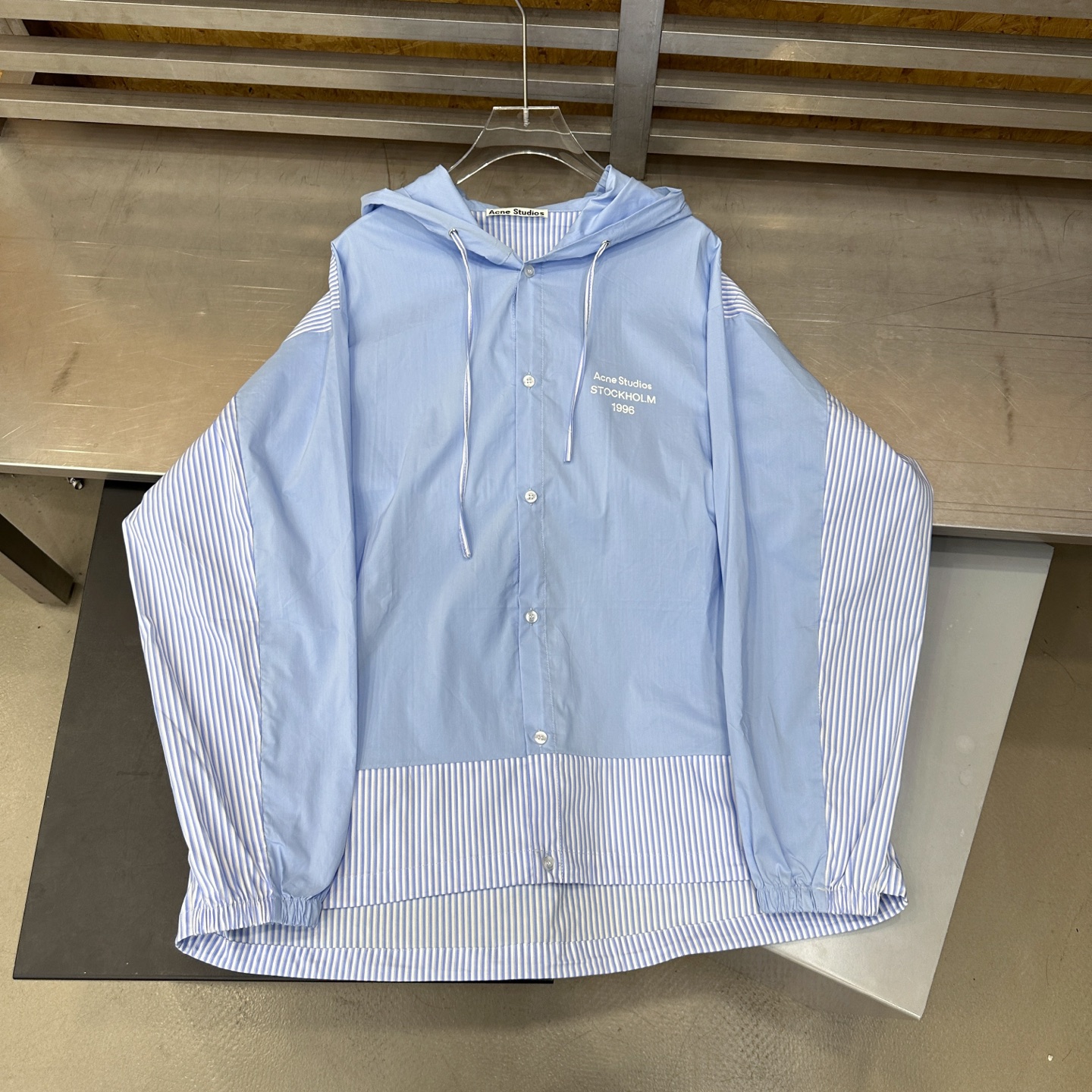 Acne ｜ 新款风衣外套，品牌经典印花标，特殊色织条纹面料拼接款式，时尚休闲，尺码sml