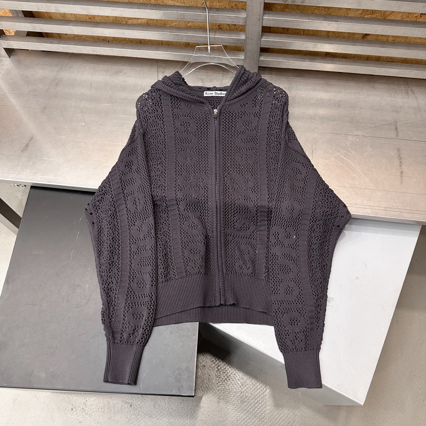Acne ｜ 新款毛织开衫，品牌定织图案造型，休闲时尚，尺码sml