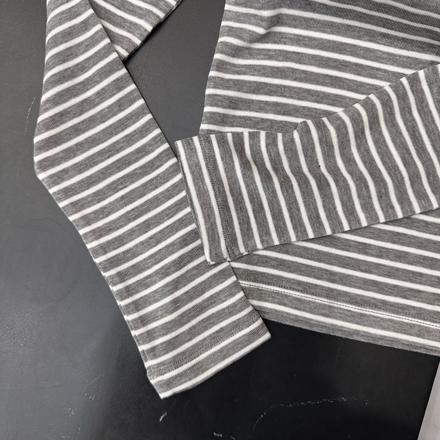 Miu ｜ 新款长袖打底，品牌经典刺绣标，莱赛尔羊毛色织条纹面料，时尚休闲，尺码sml