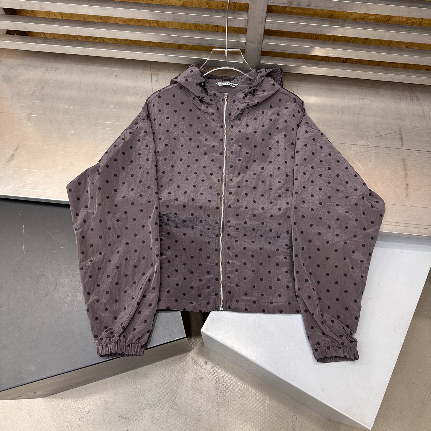 Acne ｜ 新款风衣外套，品牌经典印花工艺，定织波点尼龙面料，休闲时尚，尺码sml