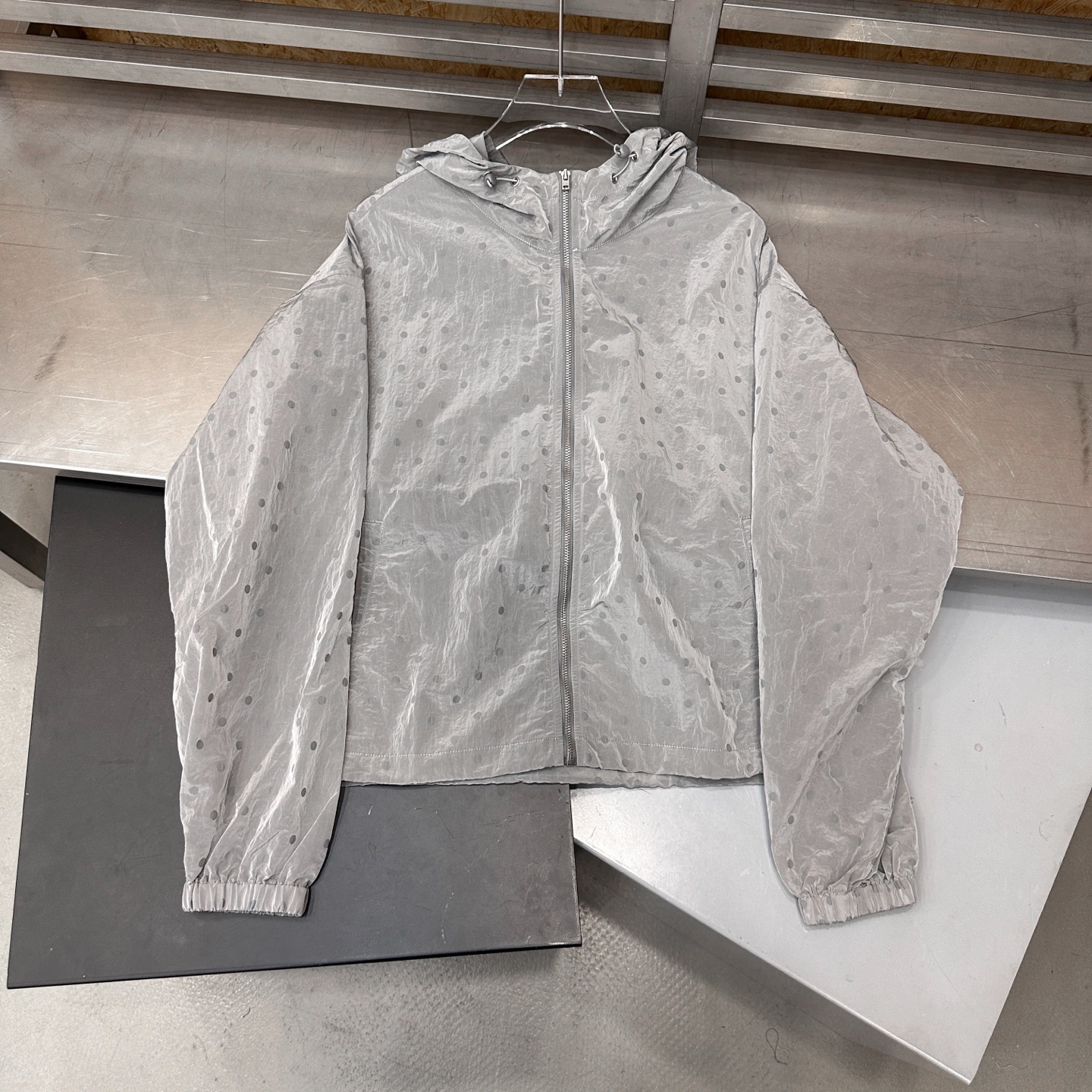 Acne ｜ 新款风衣外套，品牌经典印花工艺，定织波点尼龙面料，休闲时尚，尺码sml