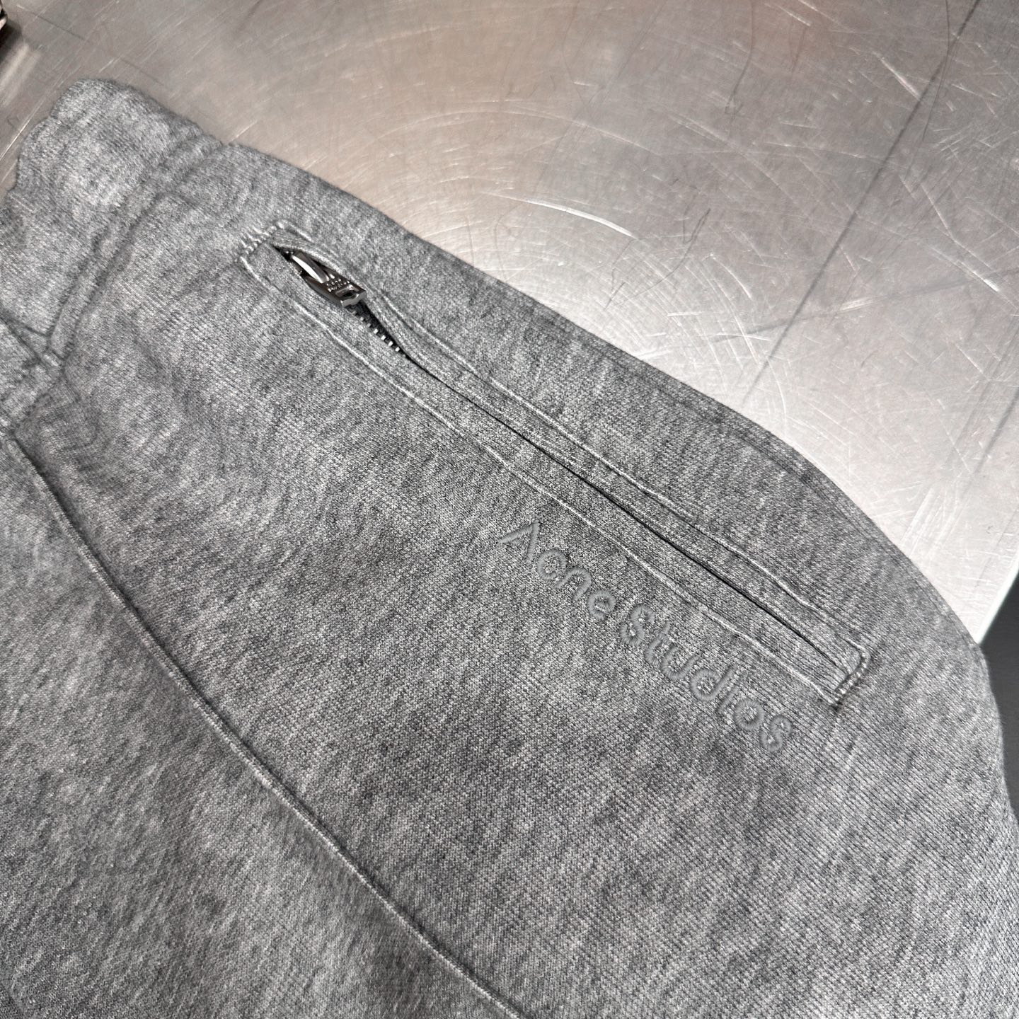 Acne ｜ 新款休闲卫裤，品牌经典刺绣标，成衣洗水工艺，微喇结构款式设计，时尚休闲，尺码sml