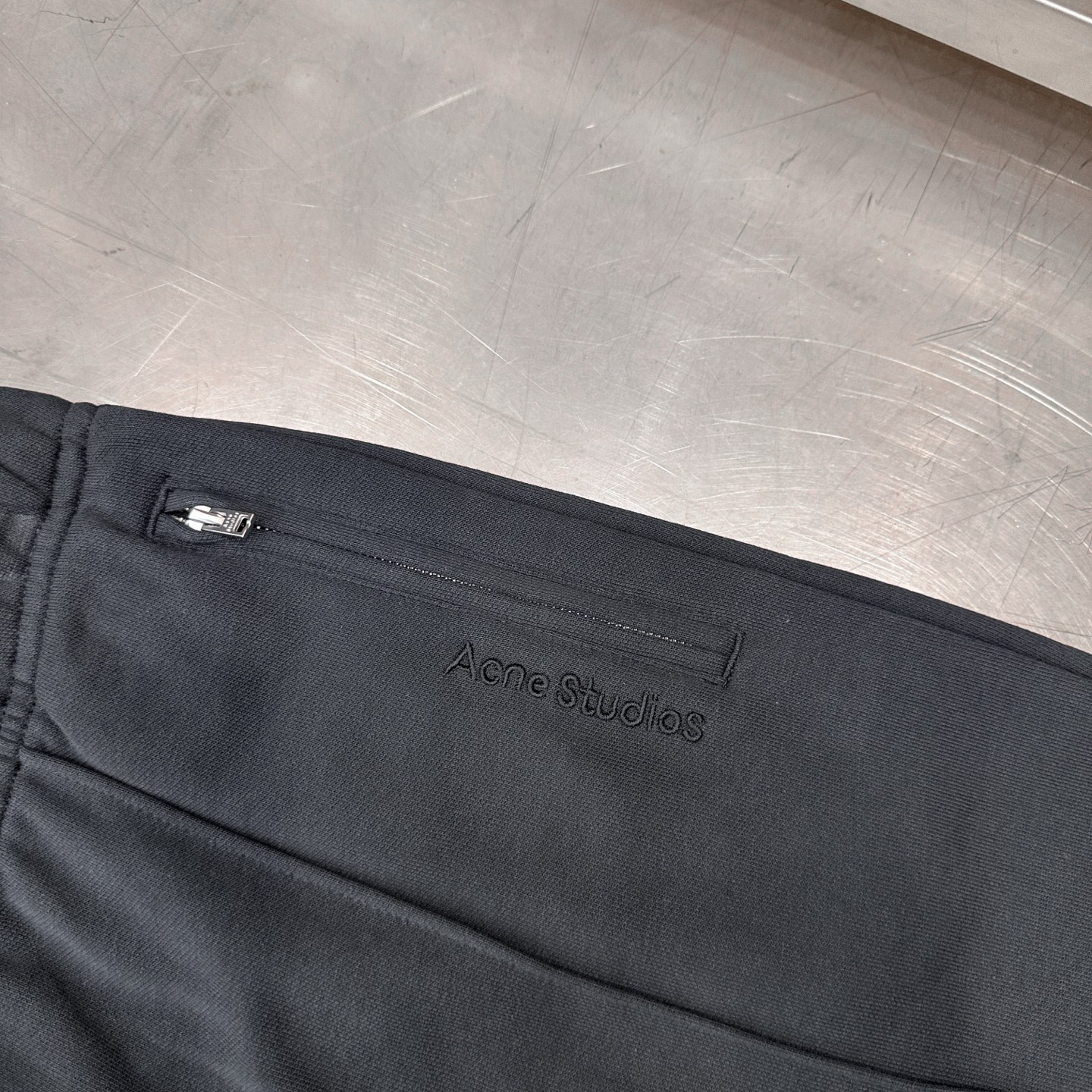 Acne ｜ 新款休闲卫裤，品牌经典刺绣标，成衣洗水工艺，微喇结构款式设计，时尚休闲，尺码sml