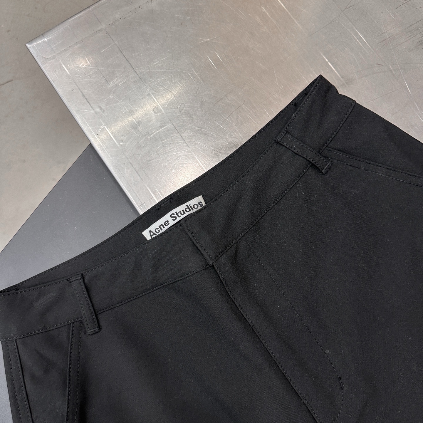 Acne ｜ 新款工装休闲裤，进口高密混纺面料，全身光板五金配饰，简单时尚，尺码sml