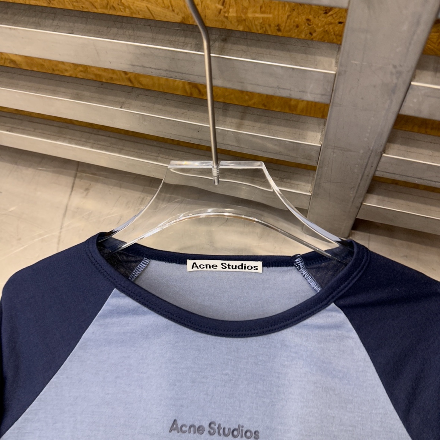 Acne ｜ 新款长袖打底，成衣洗水固色工艺，品牌经典厚版印花标，莱赛尔天丝混纺面料，撞色插肩袖款式，尺码sml