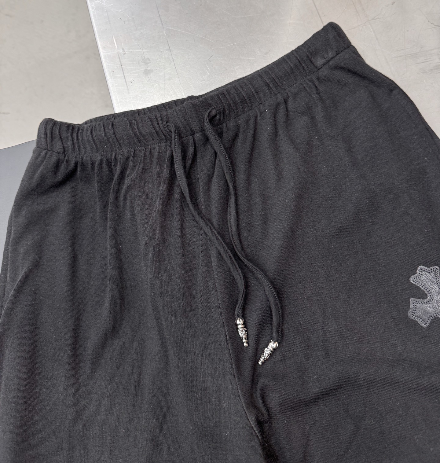 克** ｜ 新款休闲裤，人棉混纺面料，手工切皮刺绣十字标工艺，休闲时尚，尺码sml