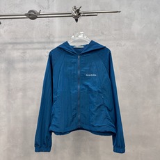 Acne | 新款休闲上衣,品牌经典厚版印花标,拼接结构款式设计,休闲时尚,尺码sml Acne | 新款休闲上衣,品牌经典厚版印花标,拼接结构款式设计,休闲时尚,尺码sml