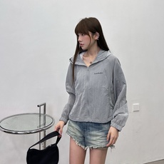 Acne | 新款休闲上衣,品牌经典厚版印花标,拼接结构款式设计,休闲时尚,尺码sml Acne | 新款休闲上衣,品牌经典厚版印花标,拼接结构款式设计,休闲时尚,尺码sml