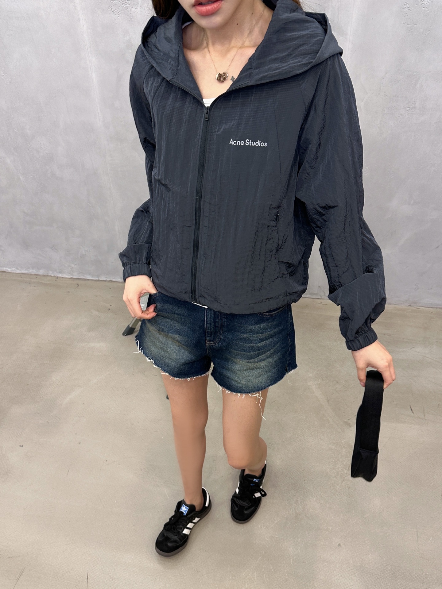 Acne ｜ 新款休闲上衣，品牌经典厚版印花标，拼接结构款式设计，休闲时尚，尺码sml