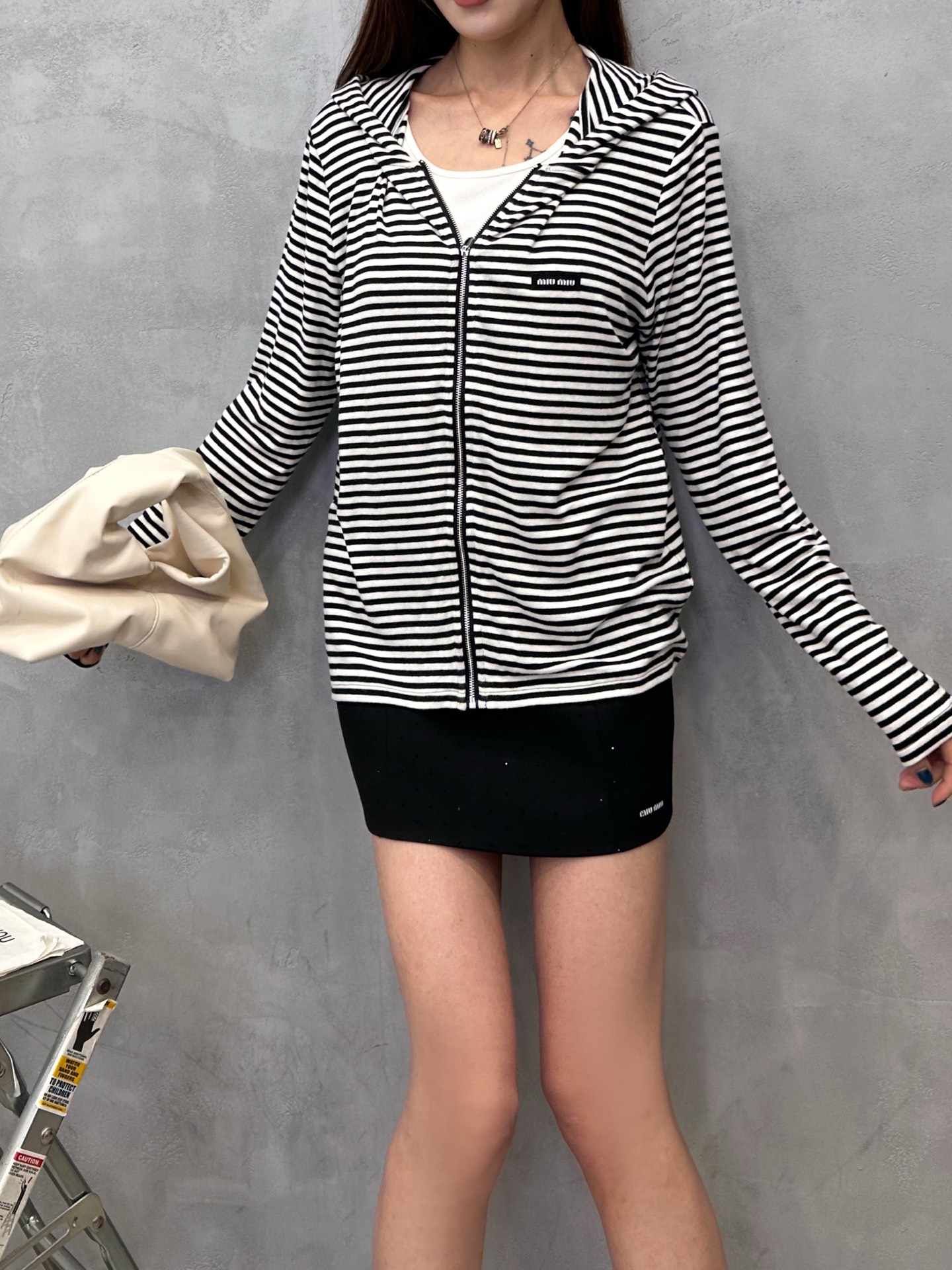 Miu ｜ 新款休闲开衫，品牌经典刺绣标，色织条纹面料，时尚休闲，尺码sml