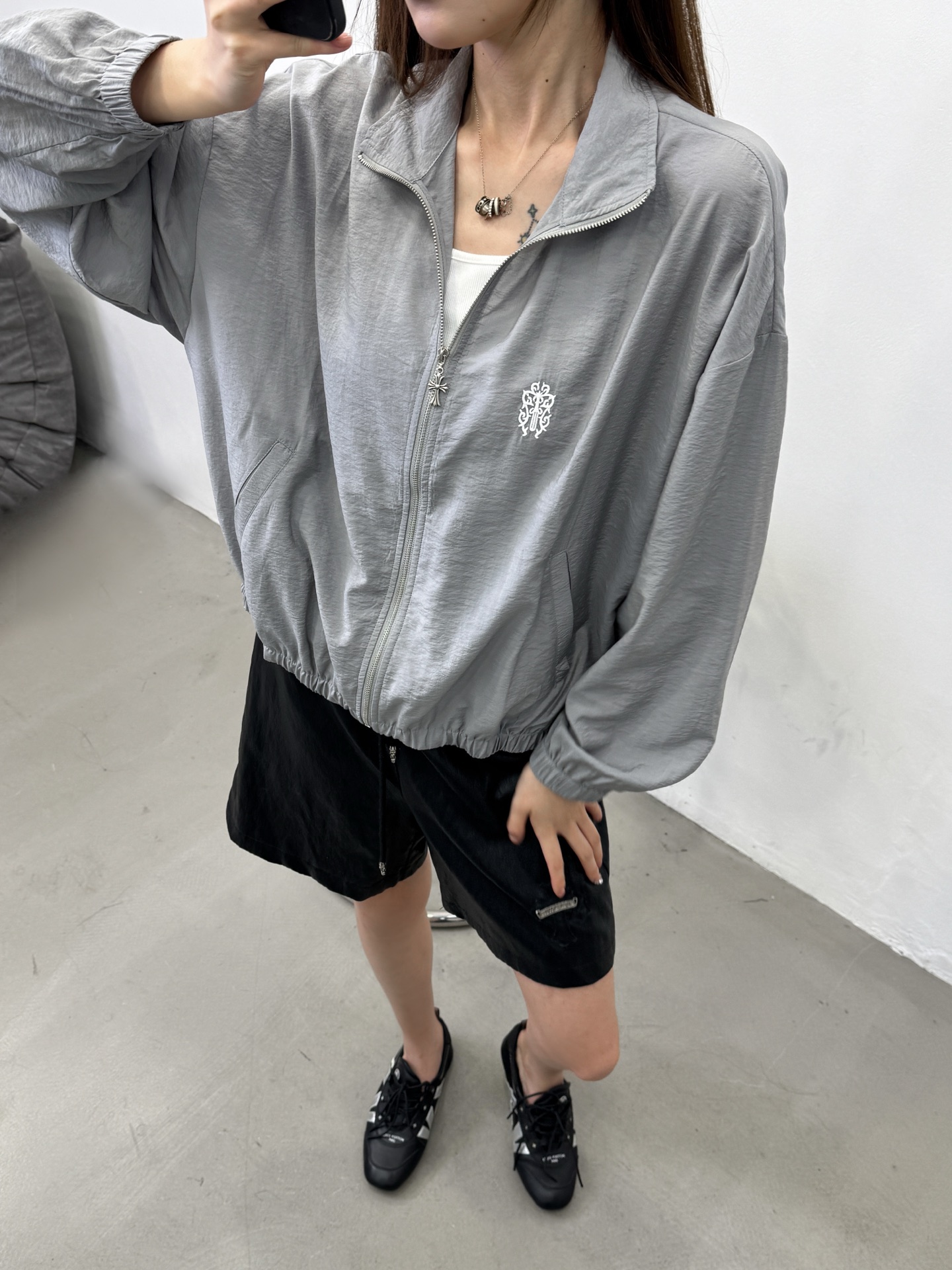 克罗心 ｜ 新款休闲上衣，品牌经典刺绣标，进口真丝莫代尔面料，舒适高级，尺码sml